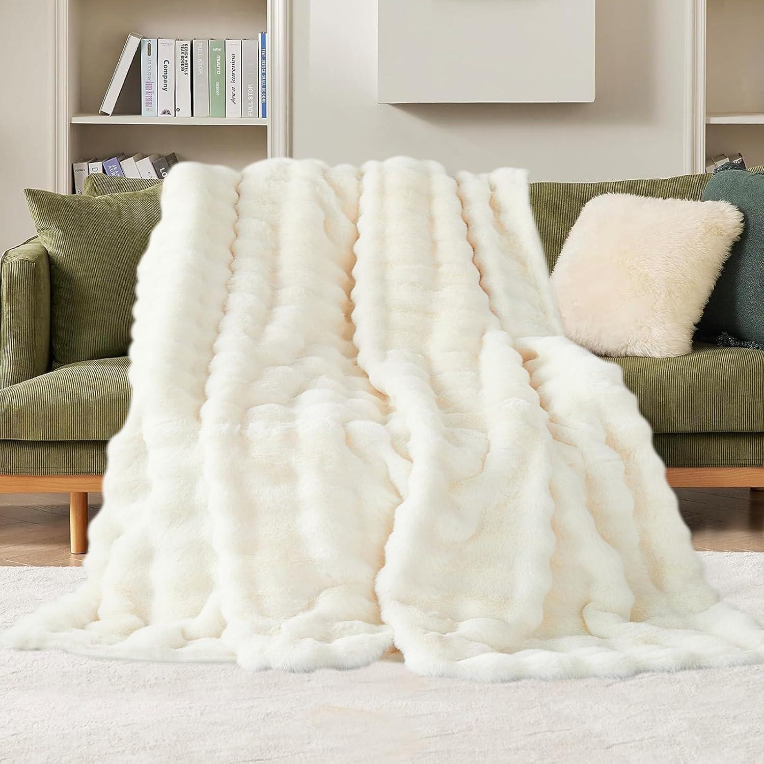 Soft Warm Faux Rabbit Fur Blanket - Thick 1000 G/M Faux Fur Throw with Ruffles - Fluffy Blanket for Bed, Sofa, Office (White, 100 x 160cm / 39" x 63")