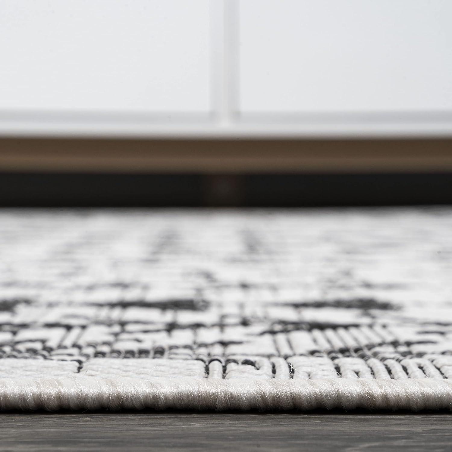 4'x6' Tokay Bohemian Geometric Indoor/Outdoor Area Rug, Ivory/Black - JONATHAN Y