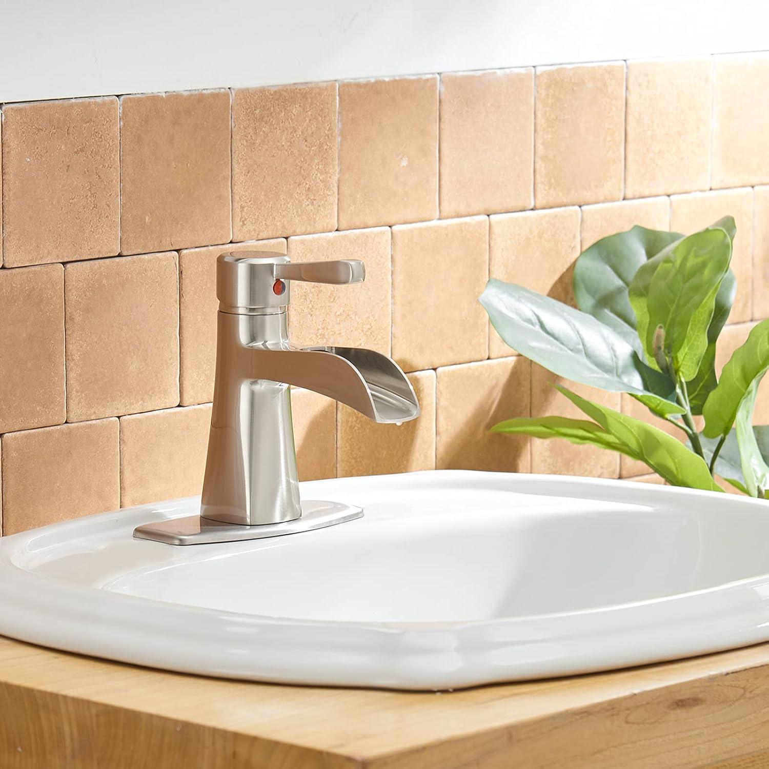 Single-Hole Single-handle Bathroom Faucet with Drain Assembly