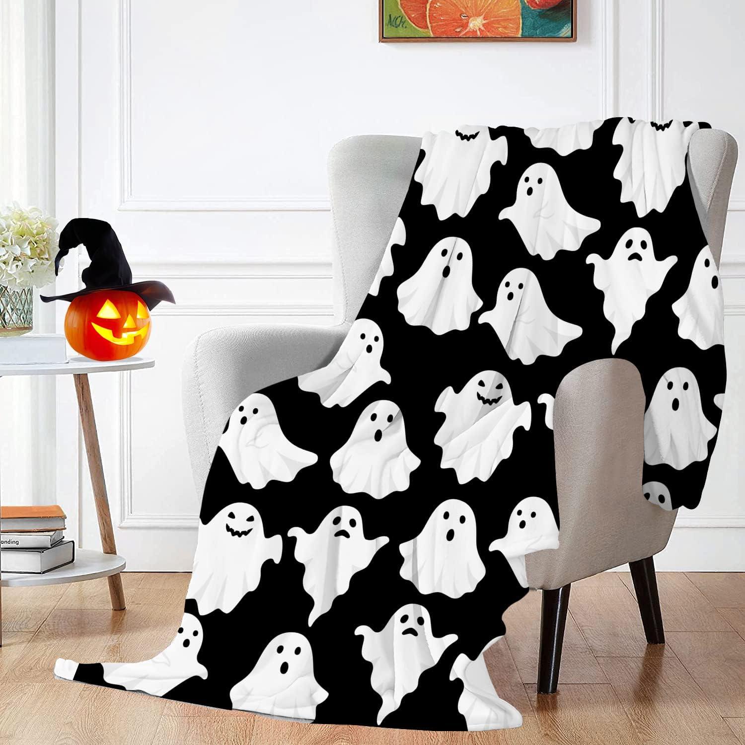 Muecwrye Halloween Blanket, Cute Halloween Spooky Black and White Throw Blanket, Lightweight Cozy Flannel Blanket, Fall Throw Blankets for Couch Sofa Bed Home Decorations, 50 X 60 Inch