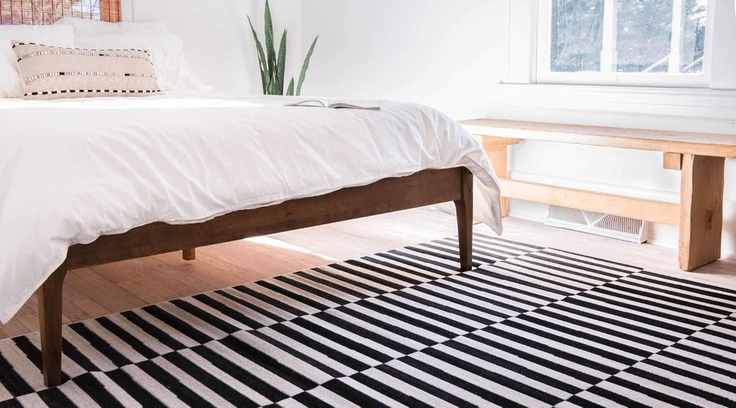 Unique Loom Williamsburg Collection Area Rug - Striped (4' x 6' Rectangle Black/Ivory)