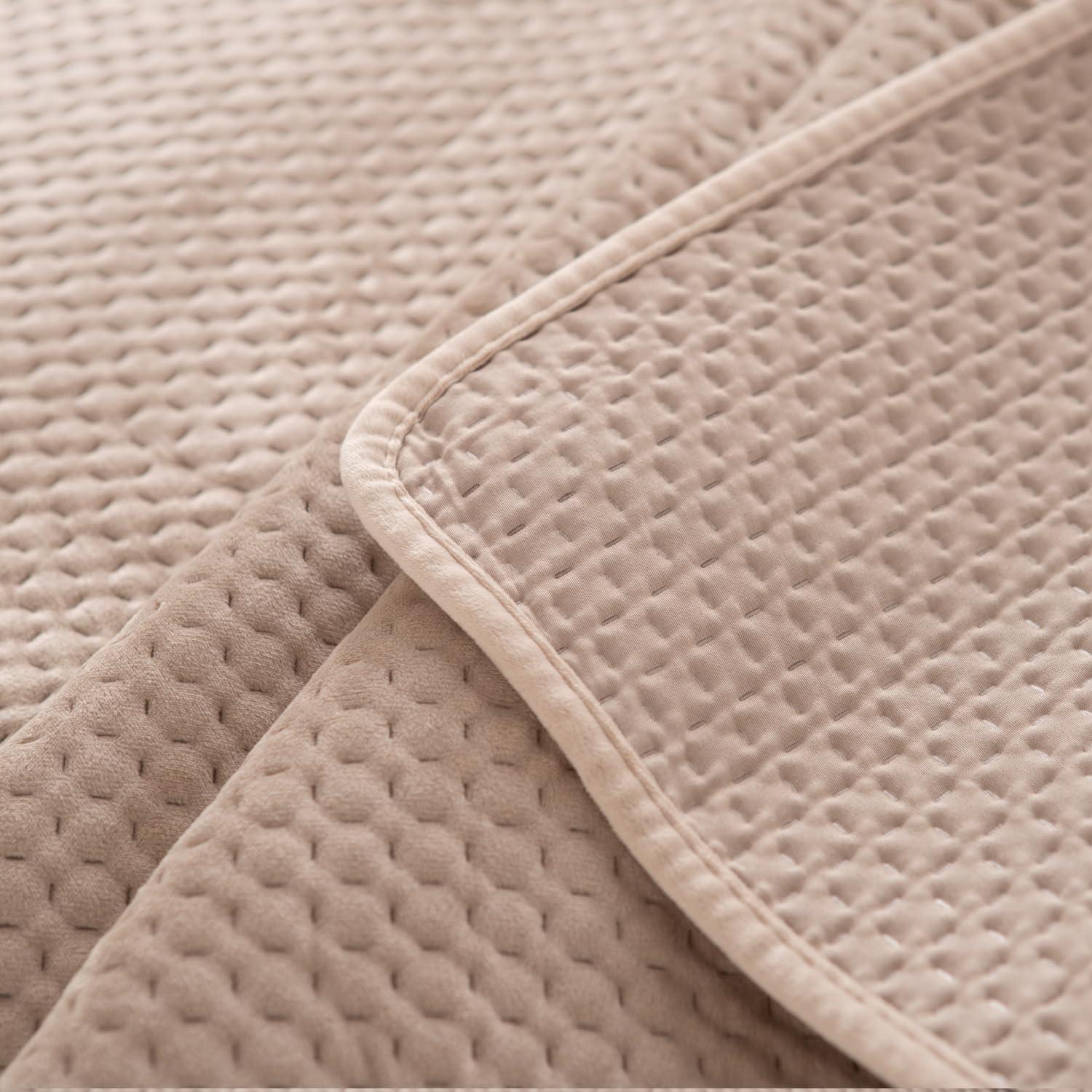 Kasentex  All Season Plush Poly Velvet Lavish Design Quilt Set Soft and Warm Machine Washable Coverlet Rose Queen