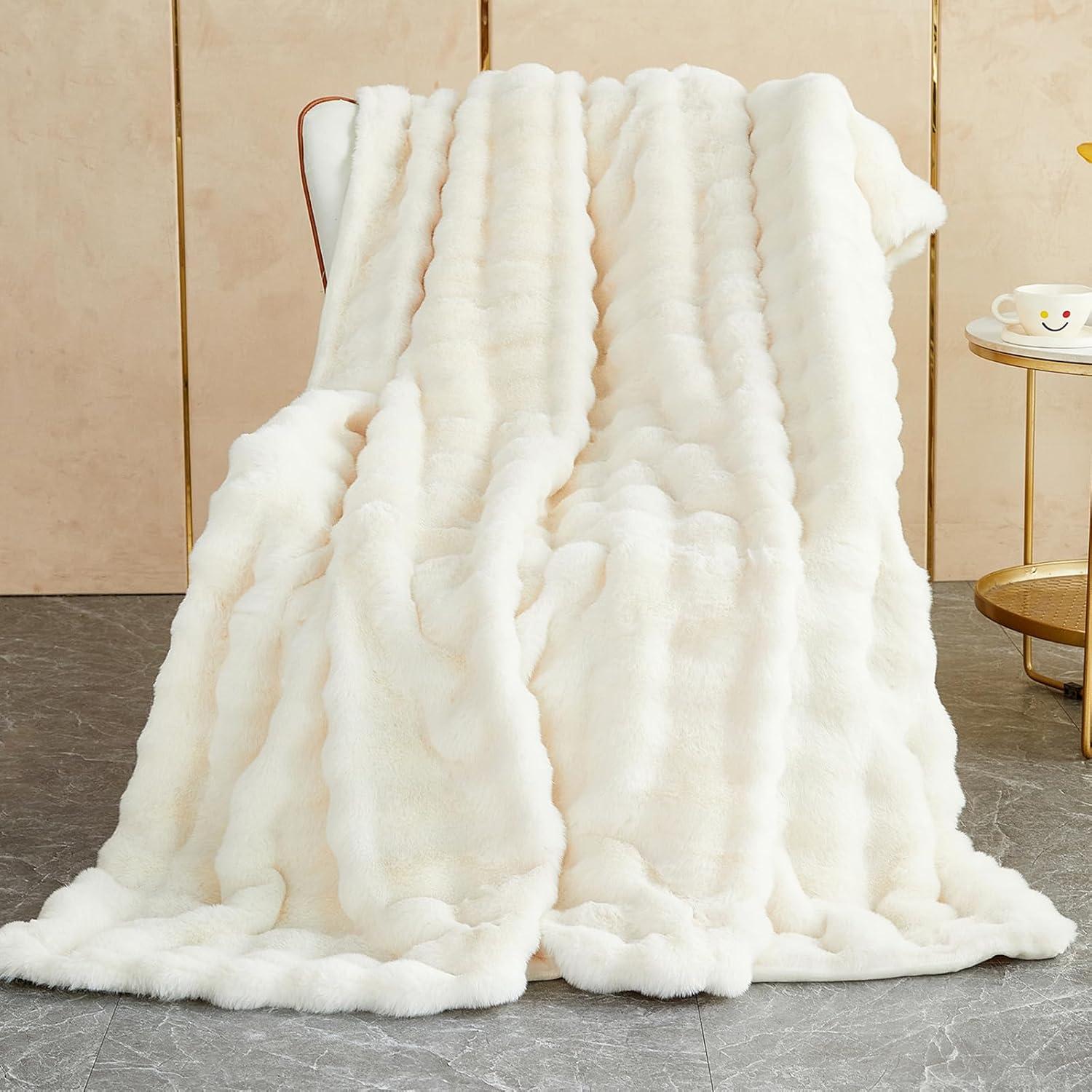 Soft Warm Faux Rabbit Fur Blanket - Thick 1000 G/M Faux Fur Throw with Ruffles - Fluffy Blanket for Bed, Sofa, Office (White, 100 x 160cm / 39" x 63")