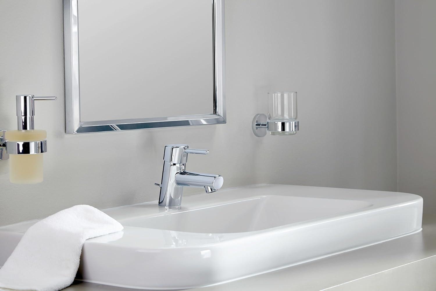 Concetto Single Hole Bathroom Faucet with Drain Assembly