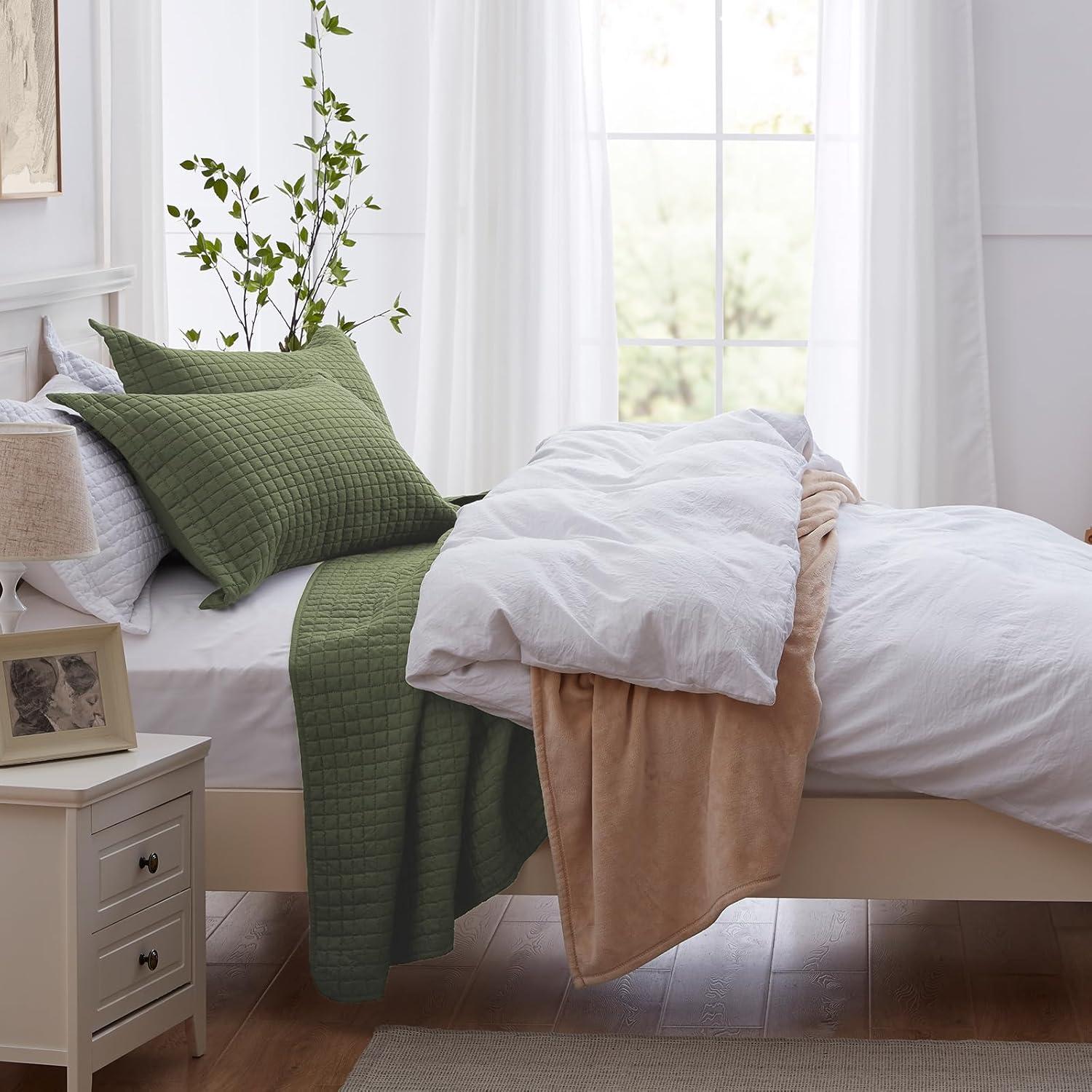 SunStyle Home Olive Green Quilt, Queen Size Quilt Set Lightweight Blanket Bedspread Full Soft Reversible Coverlet All Season 3pcs Army Green Square Quilted Bedding Sets with 2 Pillow Shams(90"x96")