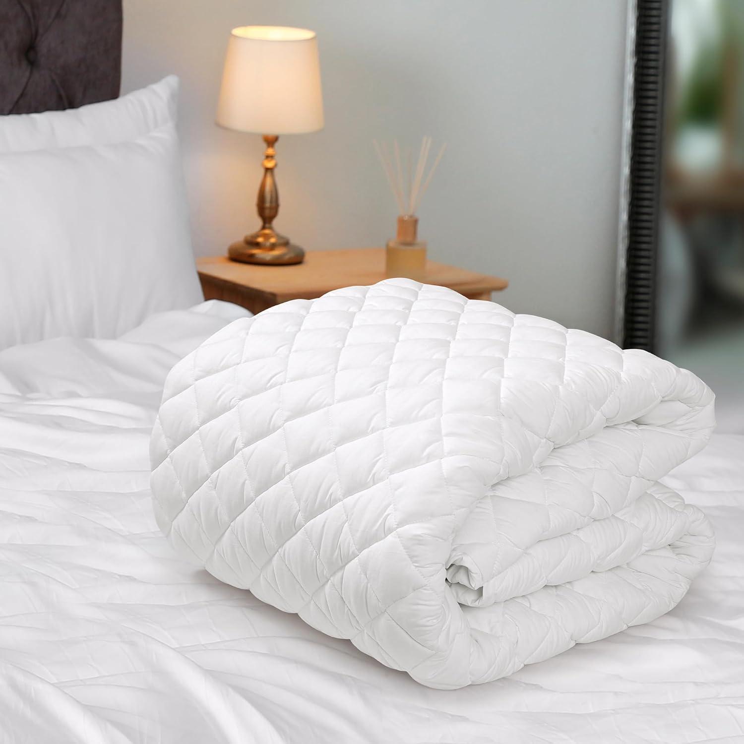 Mattress Pad - Soft and Hypoallergenic  - Thick and Odorless Polyester Filling - 152 Thread Count