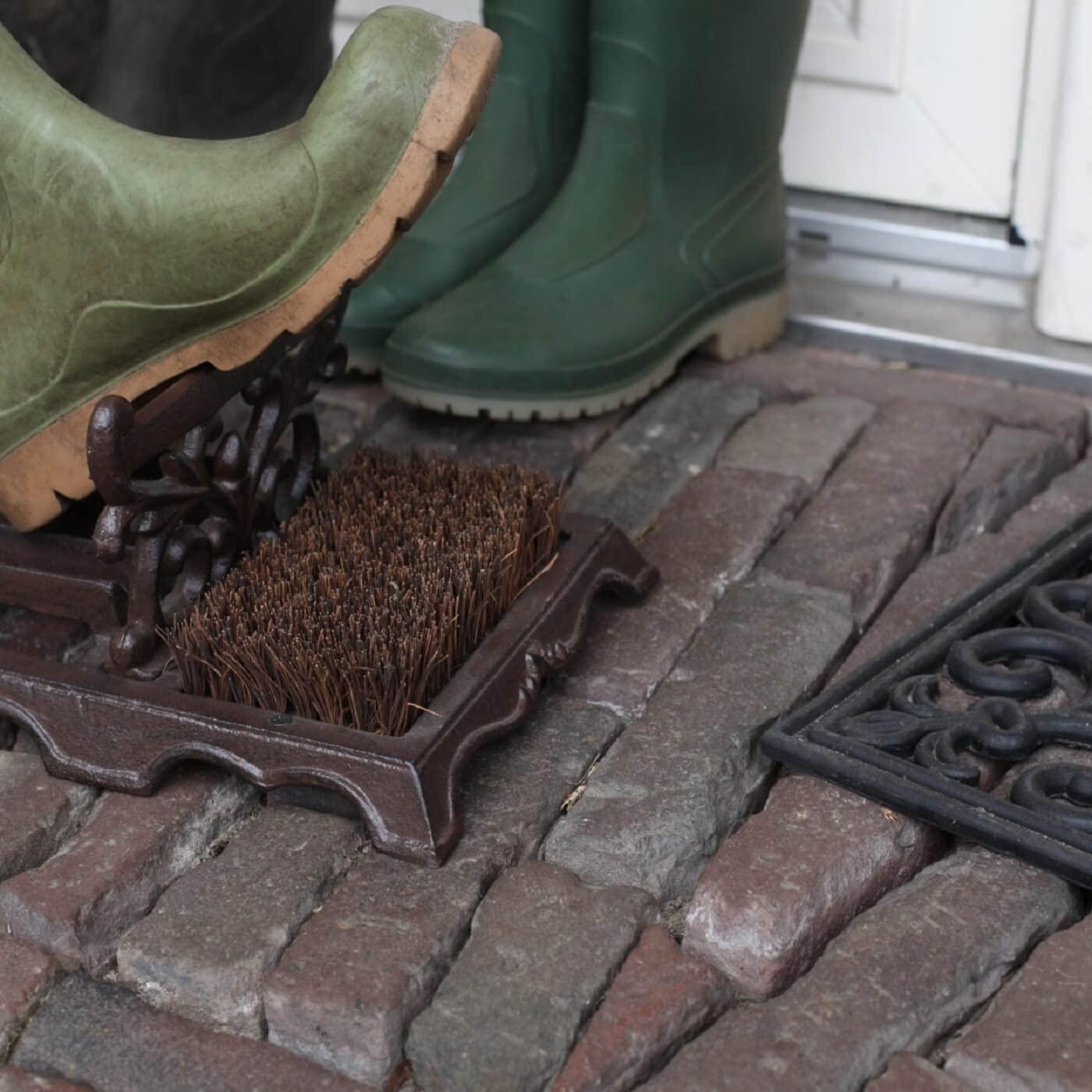 Esschert Design Cast Iron Boot Brush with Scraper