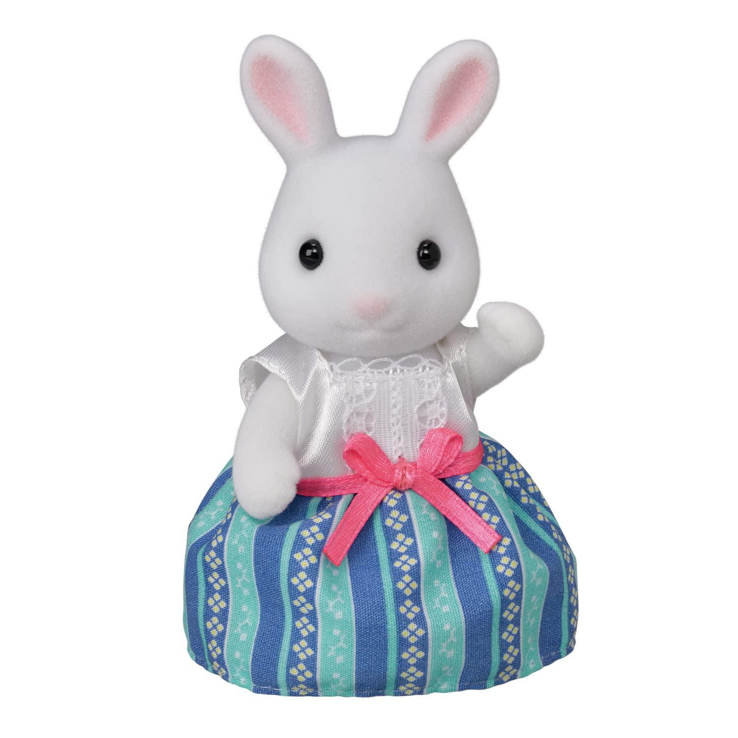 Calico Critters Snow Rabbit Mother's Weekend Travel Set, Dollhouse Playset with Figure and Accessories