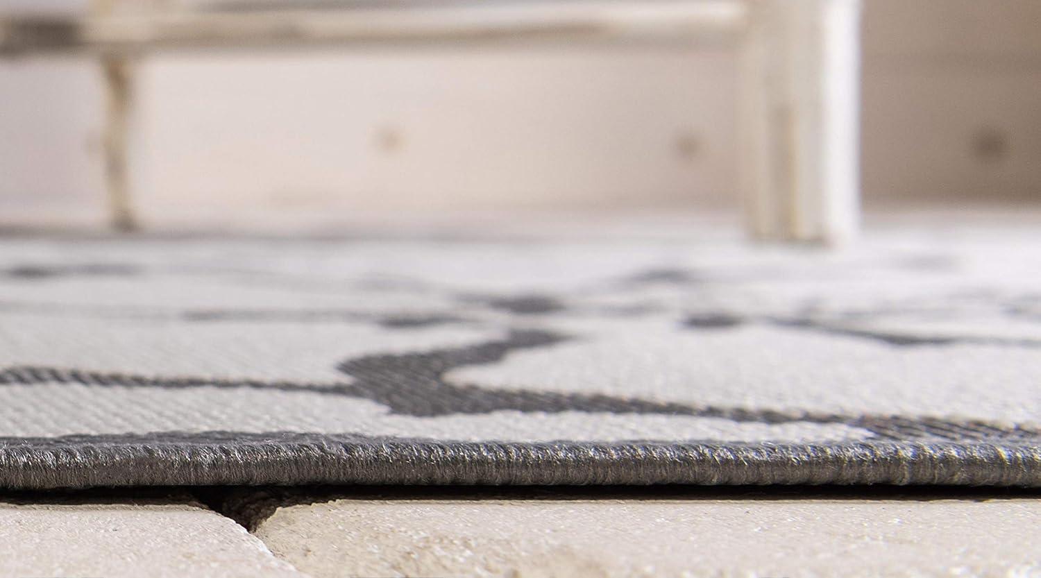 Gray Rectangular Stain-Resistant Synthetic Outdoor Rug, 3x5 ft