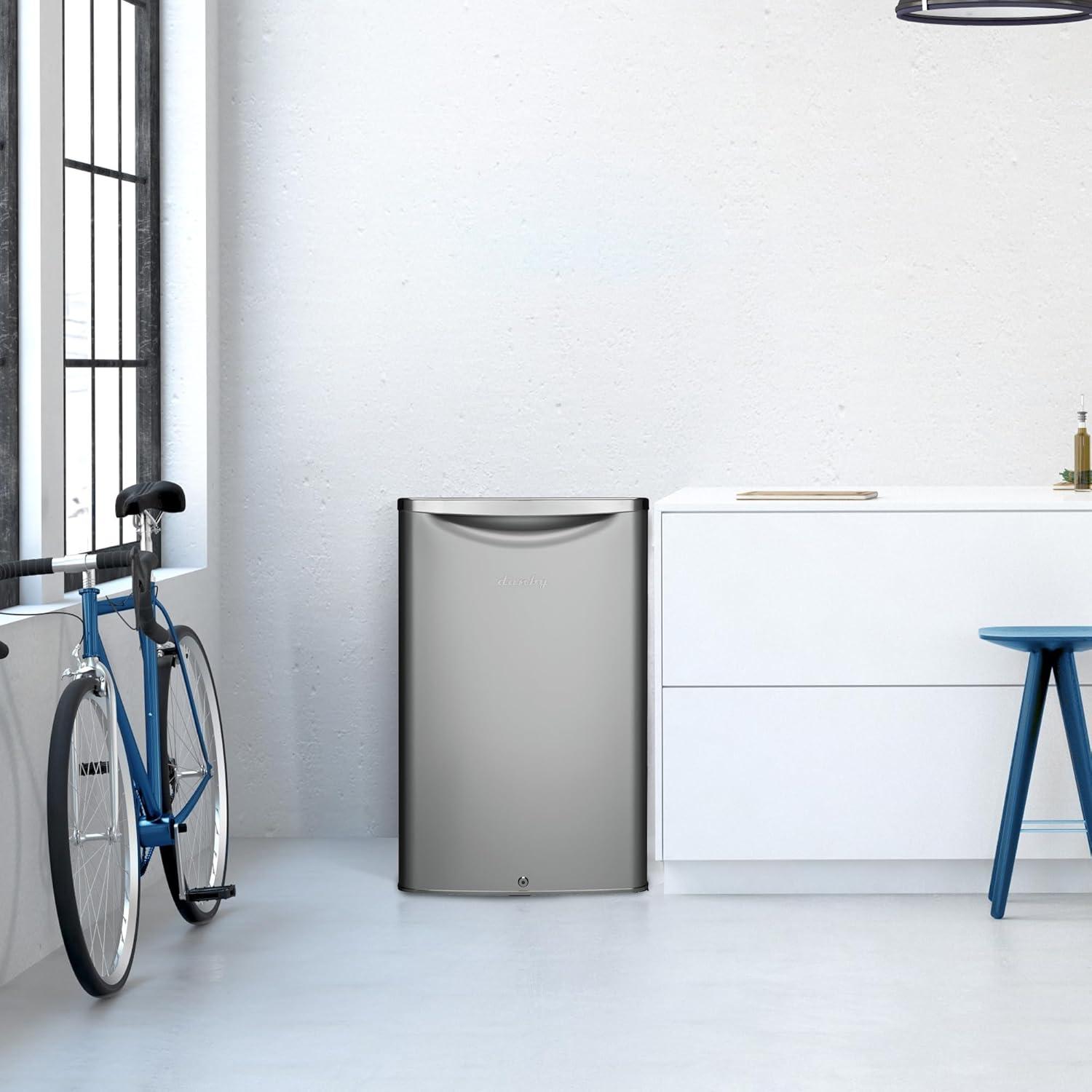 Danby Danby Classic Retro 4.4 Cubic Feet Freestanding Mini Fridge