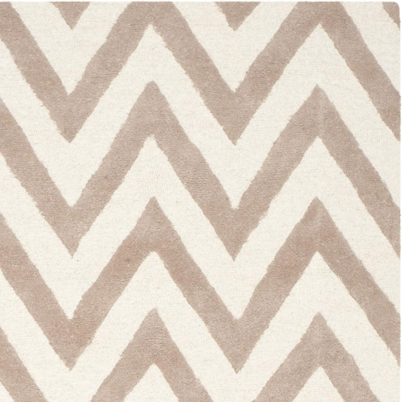 SAFAVIEH Cambridge Kaitlyn Zig Zag Stripes Wool Area Rug, Black/Ivory, 8' x 10'