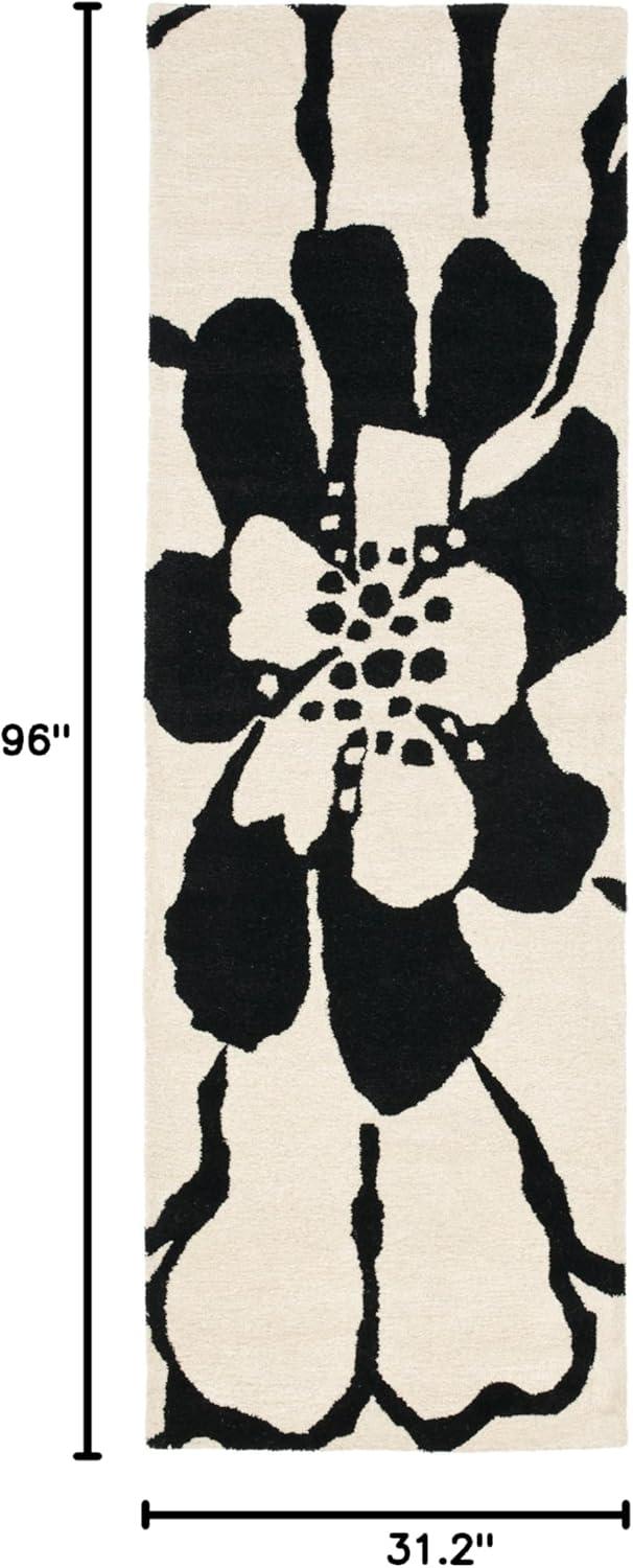 SAFAVIEH Soho Kelly Floral Wool Area Rug, Black/White, 5' x 8'