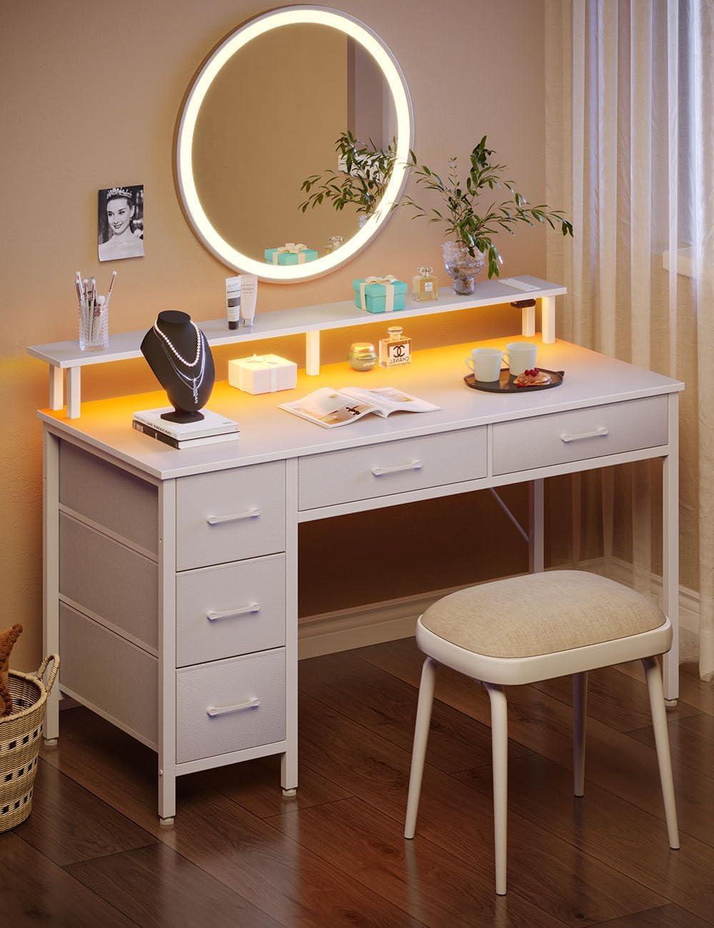 White Wood Modern Computer Desk with Drawer and USB Port