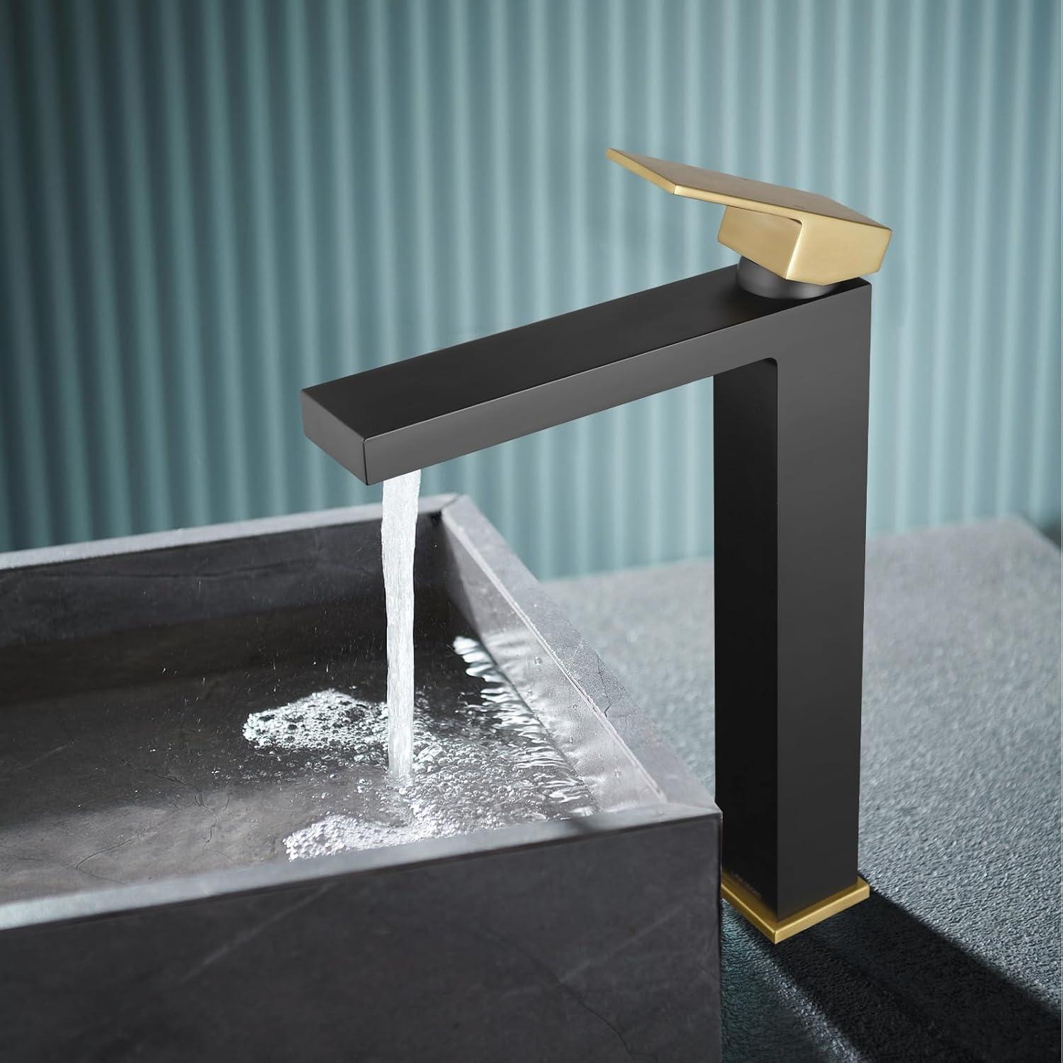 Single-handle Bathroom Faucet with Drain Assembly