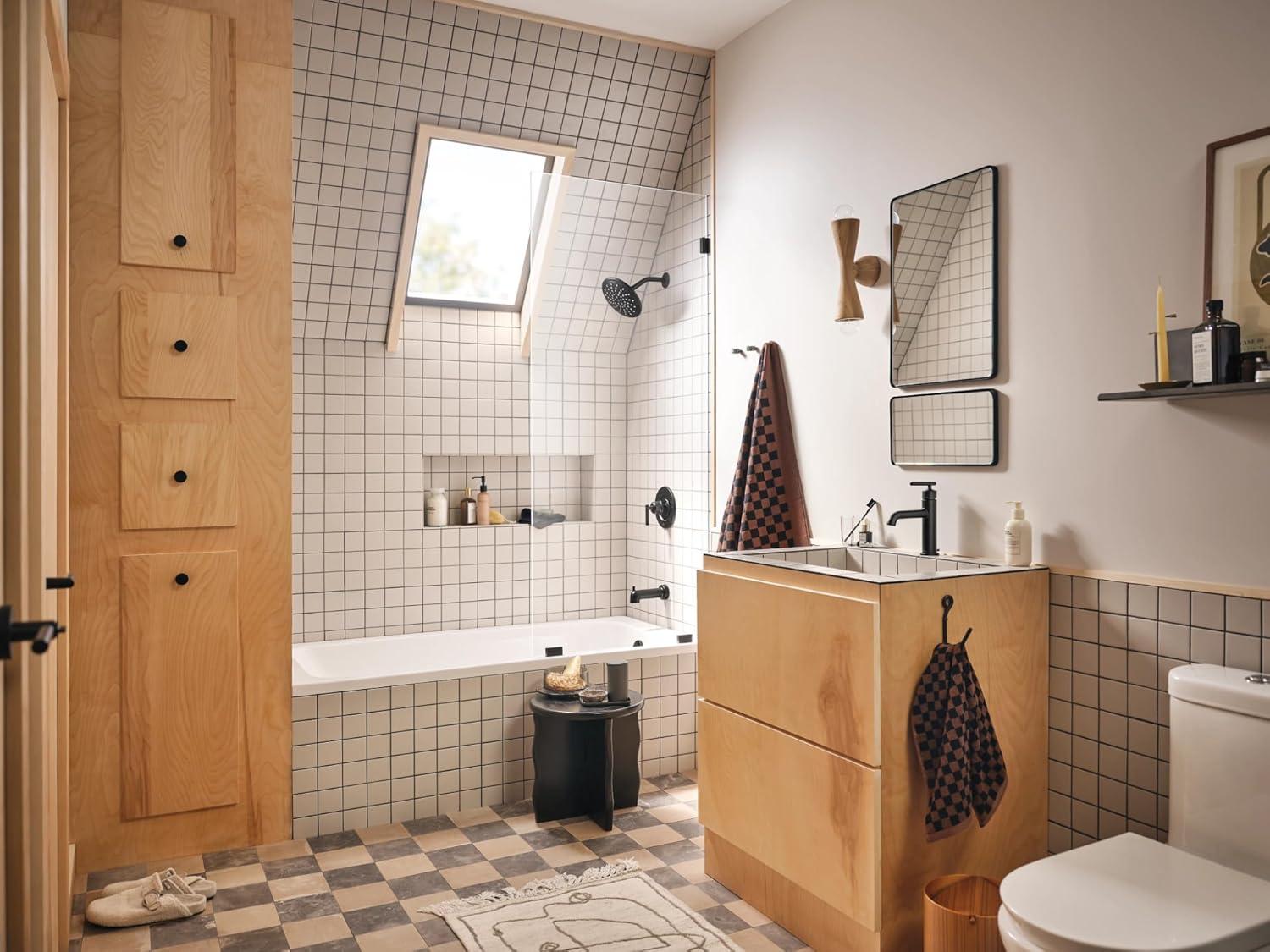 Gibson Single Hole Bathroom Faucet with Drain Assembly