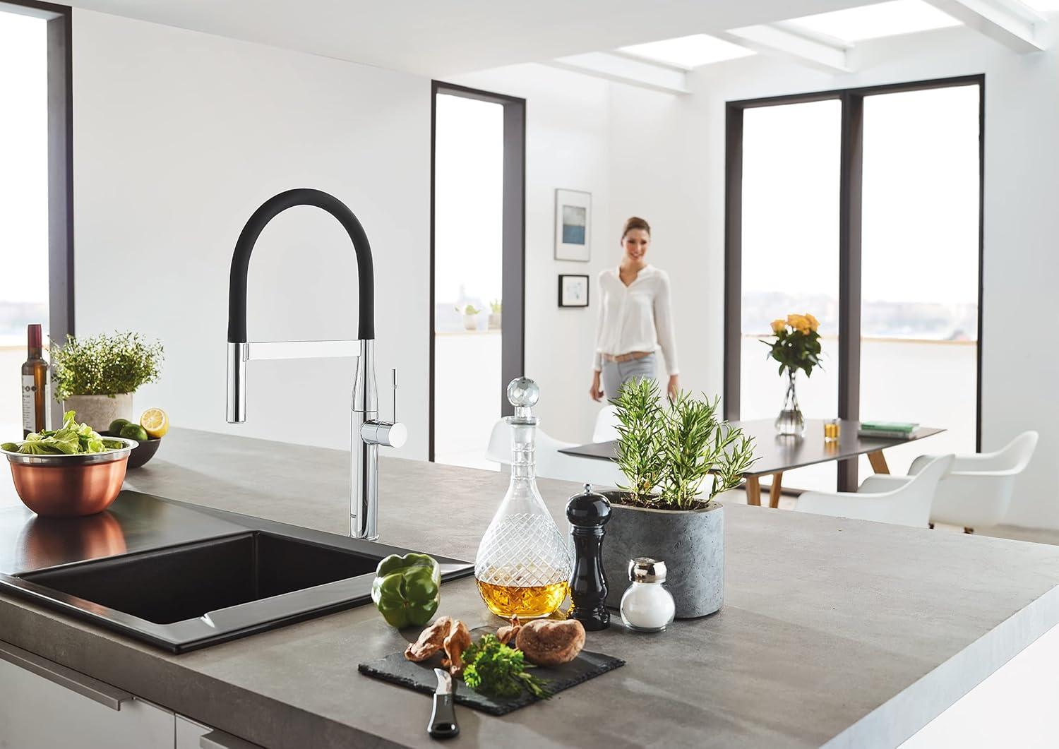 Modern Chrome Kitchen Faucet with 360° Swivel and Pull-Down Spray