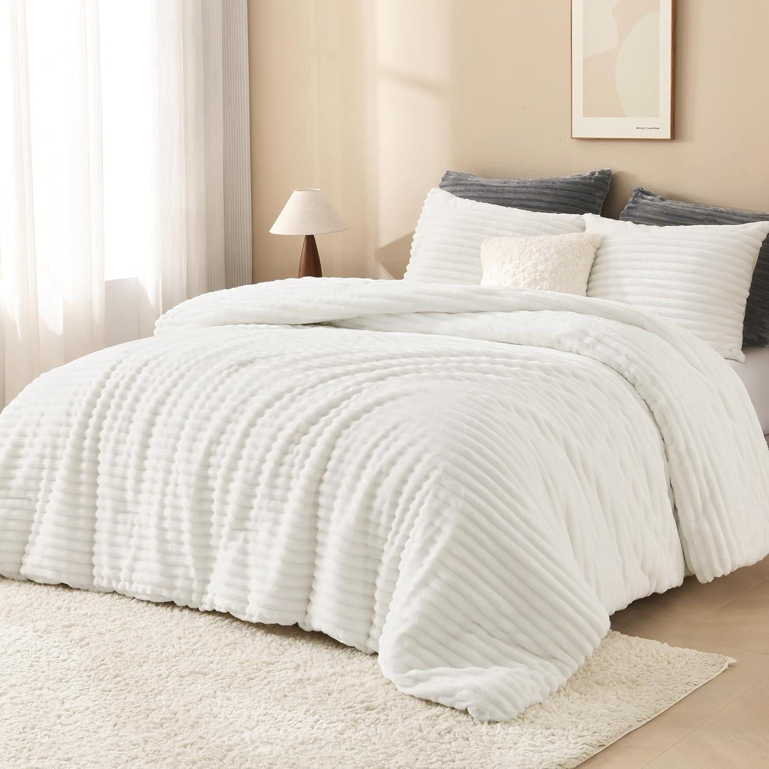 Andency Fluffy Queen Comforter Set, Super Soft White Comforters Queen Size, Winter Warm Fleece Faux Fur Bedding Set, Luxury Plush Fuzzy Bed Set 3 Pieces (1 Shaggy Comforter, 2 Pillowcases)