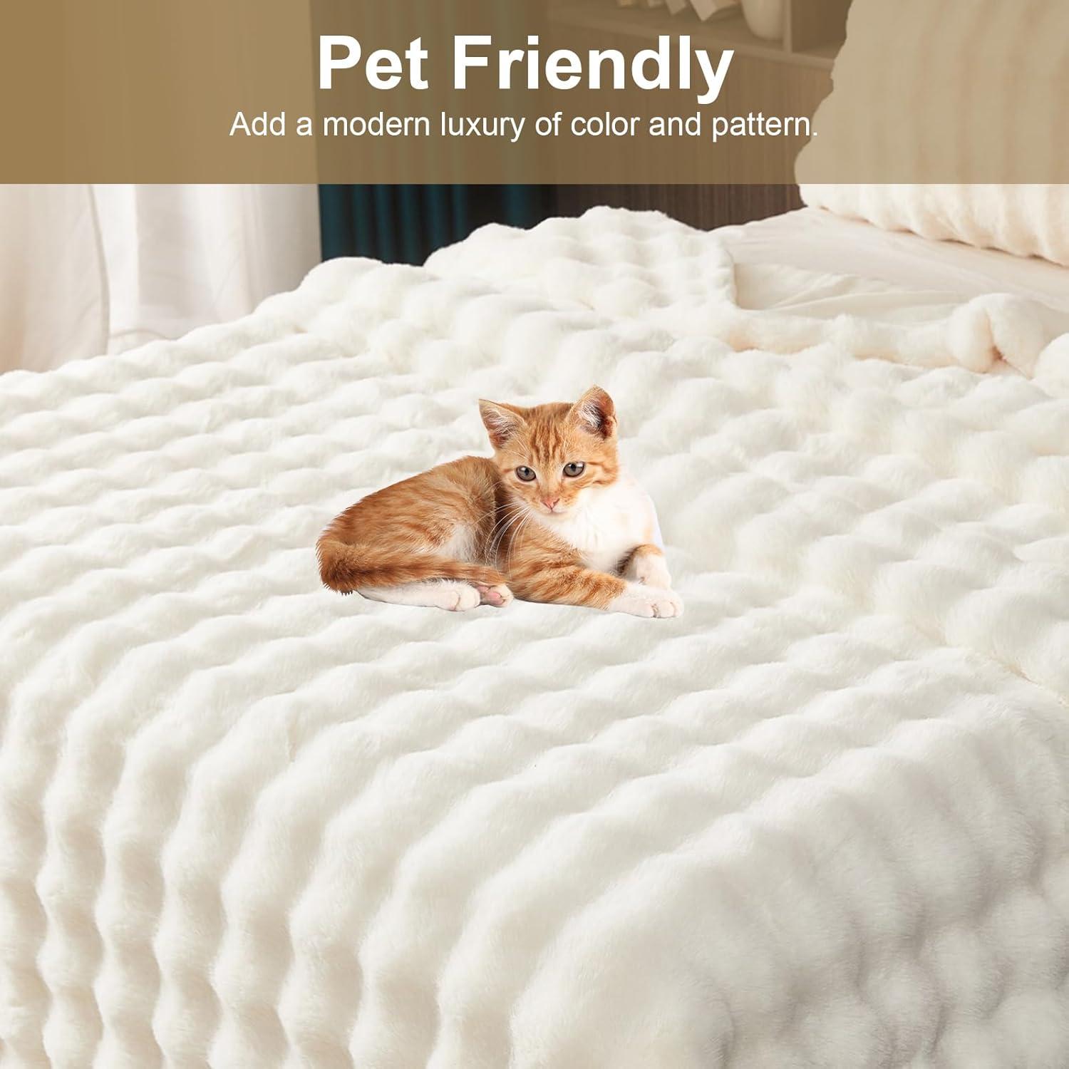 Soft Warm Faux Rabbit Fur Blanket - Thick 1000 G/M Faux Fur Throw with Ruffles - Fluffy Blanket for Bed, Sofa, Office (White, 100 x 160cm / 39" x 63")