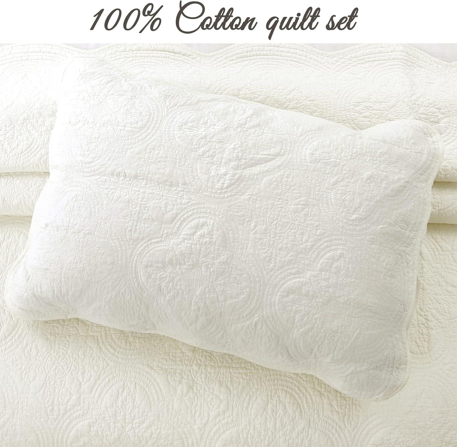 Elegant Off-White Cotton Reversible King Quilt Set with Scalloped Edges