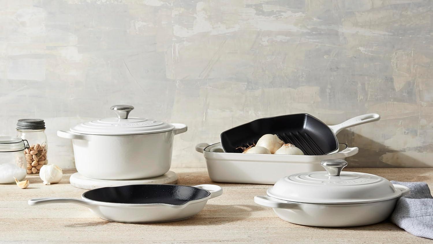 Le Creuset Signature Enameled Cast Iron Round Dutch Oven with Lid