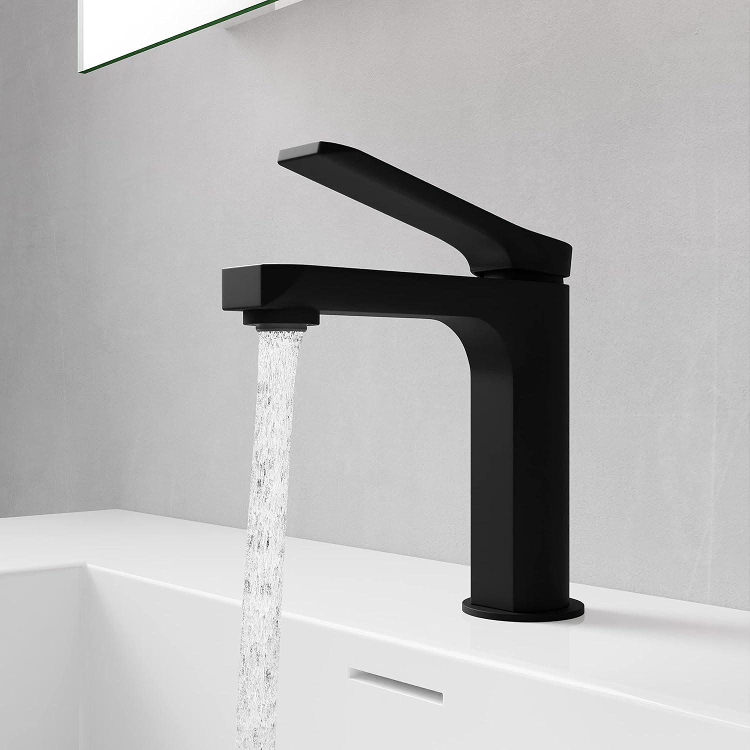 Single-Hole Single-handle Bathroom Faucet with Drain Assembly