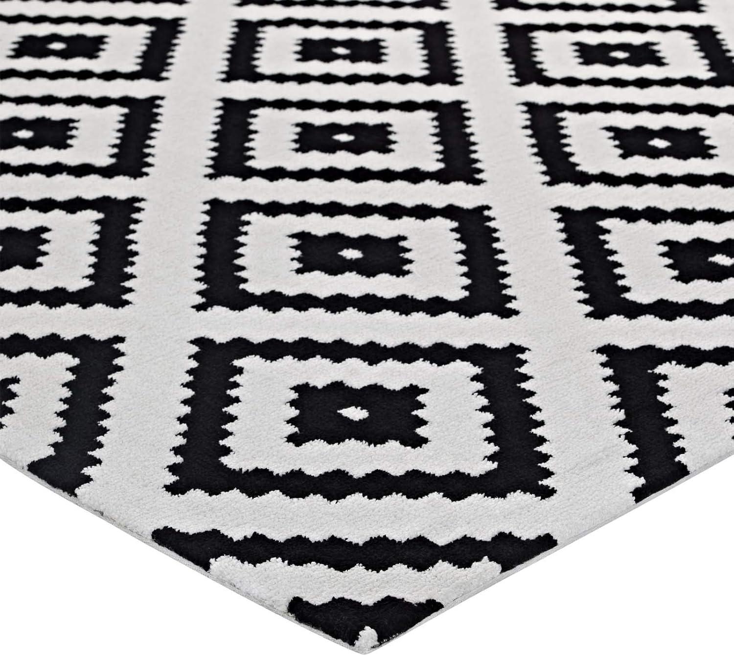 Alika Modern Diamond Trellis 5' x 8' Black and White Area Rug