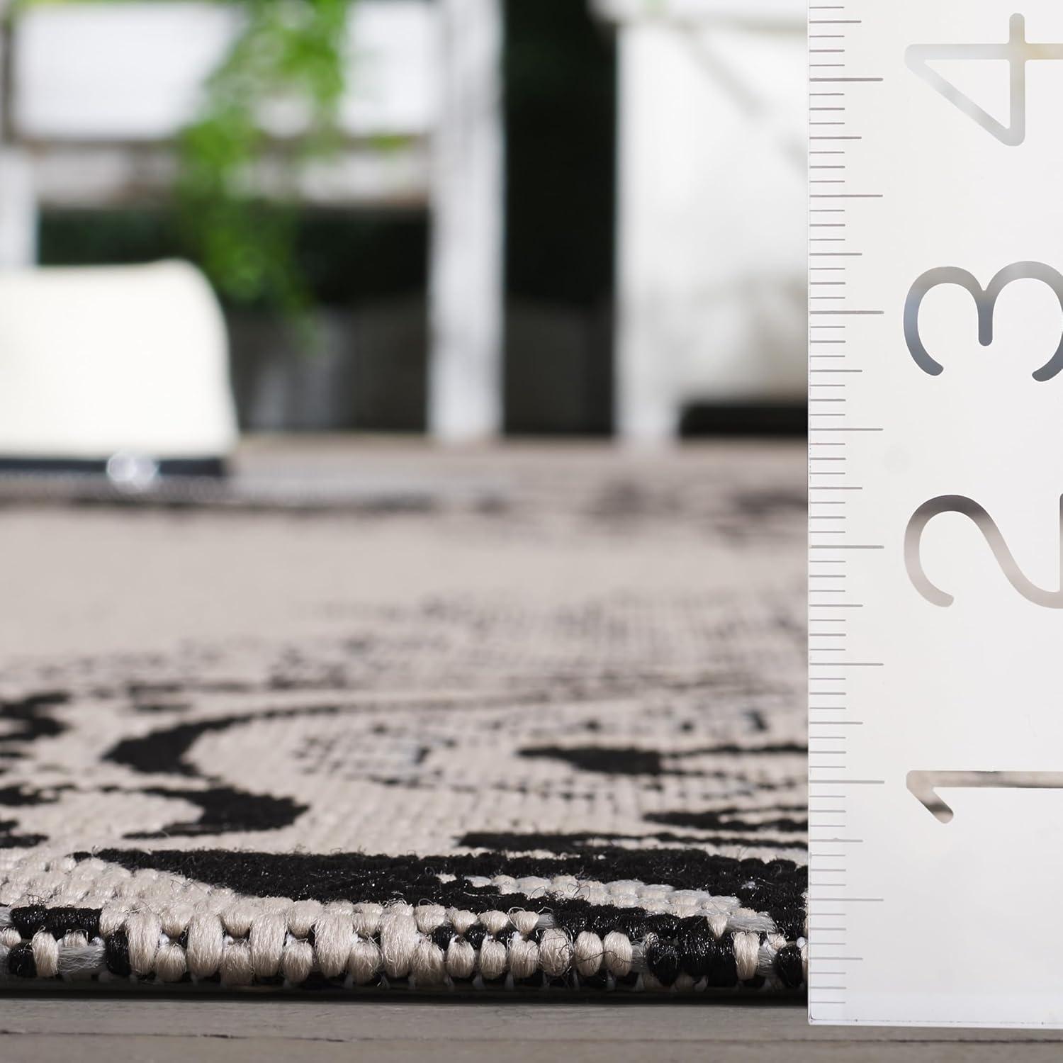 Courtyard CY7926 Power Loomed Indoor/Outdoor Area Rug - Creme/Black - 8'x11' - Safavieh.