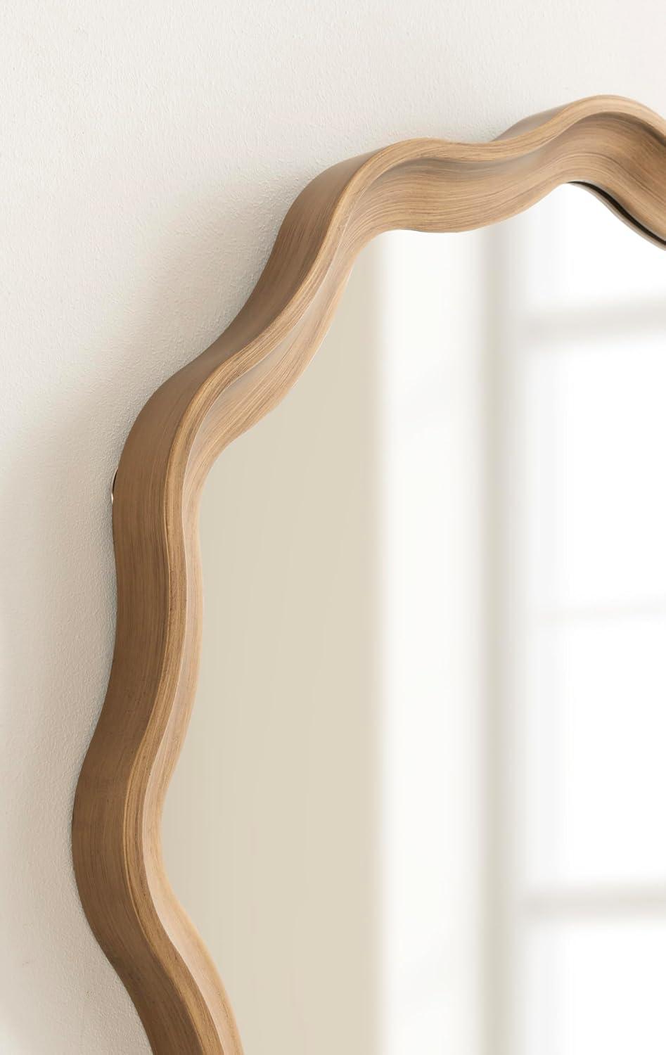 Kate and Laurel Hatherleigh Transitional Round Wooden Wall Mirror, 28 Inch Diameter, Gold, Modern Scalloped Wavy Wood Circle Mirror for Use in Bathroom, Entryway, or Bedroom