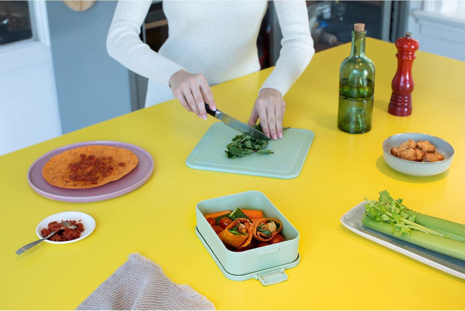 Brabantia Make & Take Medium Lunch Box (Jade Green) BPA-Free, Airtight Snap Locks, Microwave & Freezer Safe, Travel Meal Prep Container
