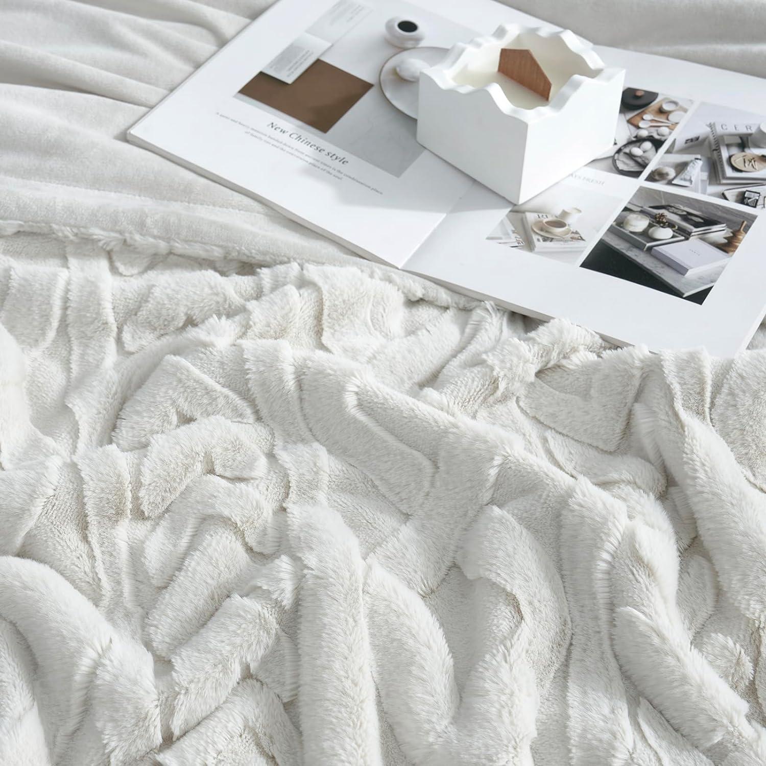 Cozy Bliss Faux Fur Throw Blanket for Couch, Jacquard Fuzzy Plush Soft Thick Winter Throw Blanket for Sofa Bed Living Room Bedroom，60"x80" Beige