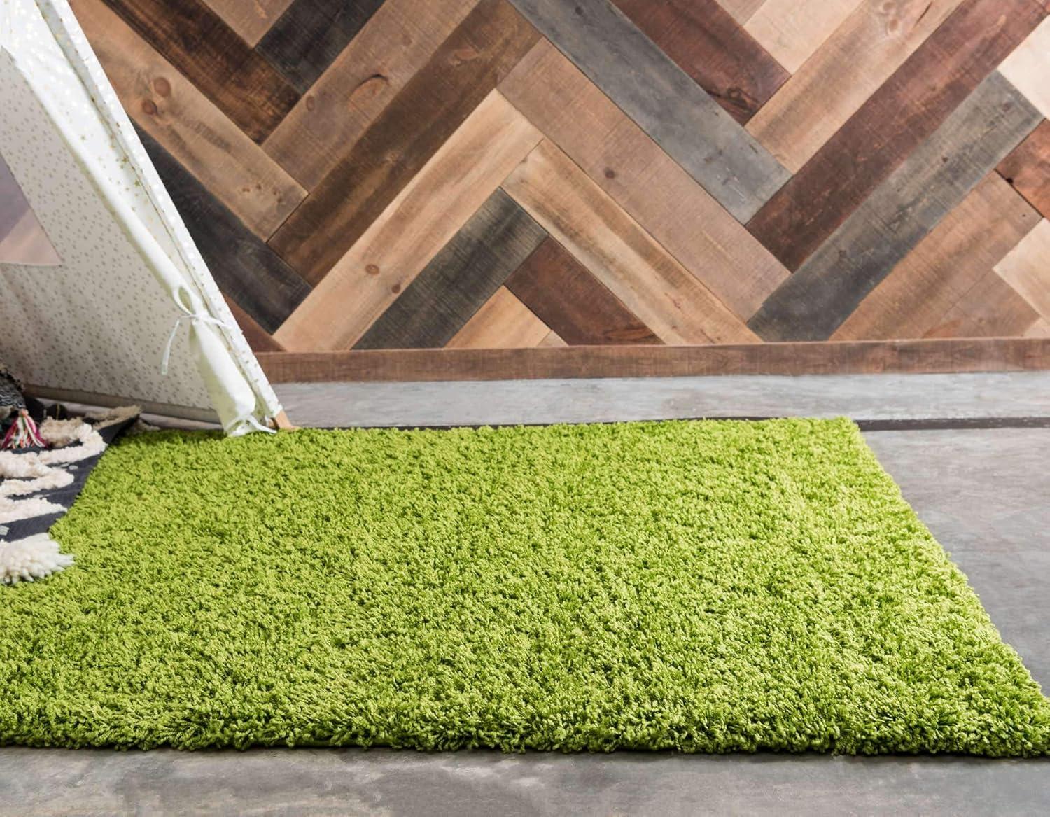 Unique Loom 4' 1 x 6' 1 Solid Shag Grass Green Area Rug