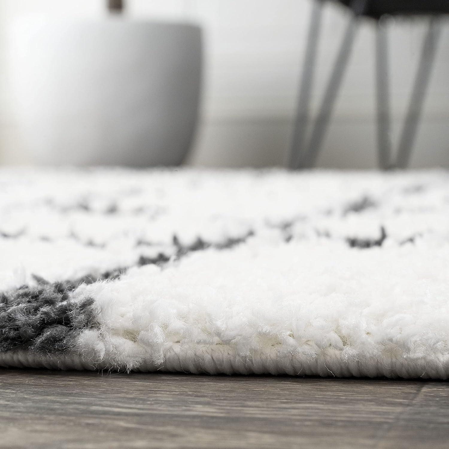 4'x6' Arenal Geometric Grid Shag Area Rug, White/Black - JONATHAN Y