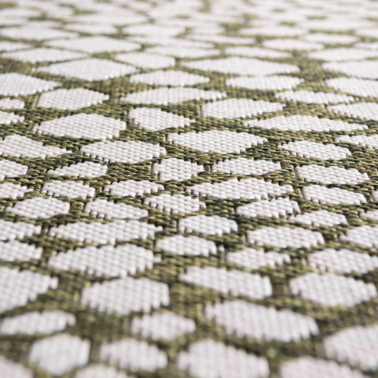 Green Abstract 4' x 6' Easy-Care Outdoor Synthetic Rug