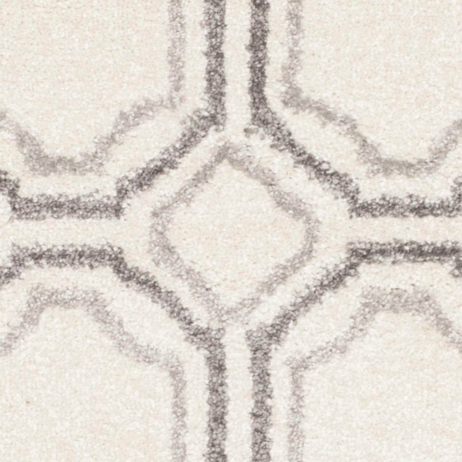 Amherst AMT411 Power Loomed Accent Rug - Ivory/Light Grey - 3'x5' - Safavieh.