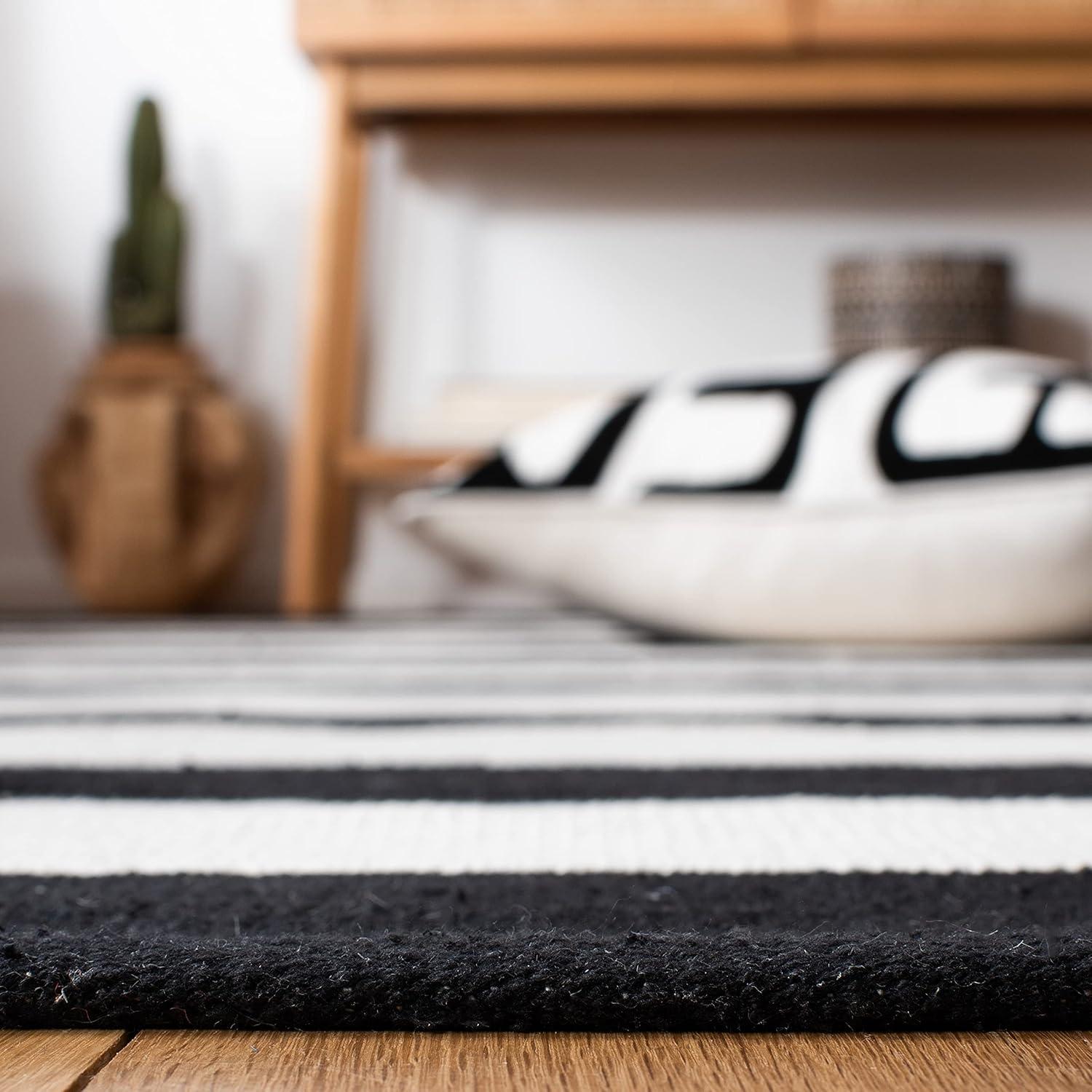 Montauk MTK712 Hand Woven Indoor Accent Rug - Black/Ivory - 4'x6' - Safavieh
