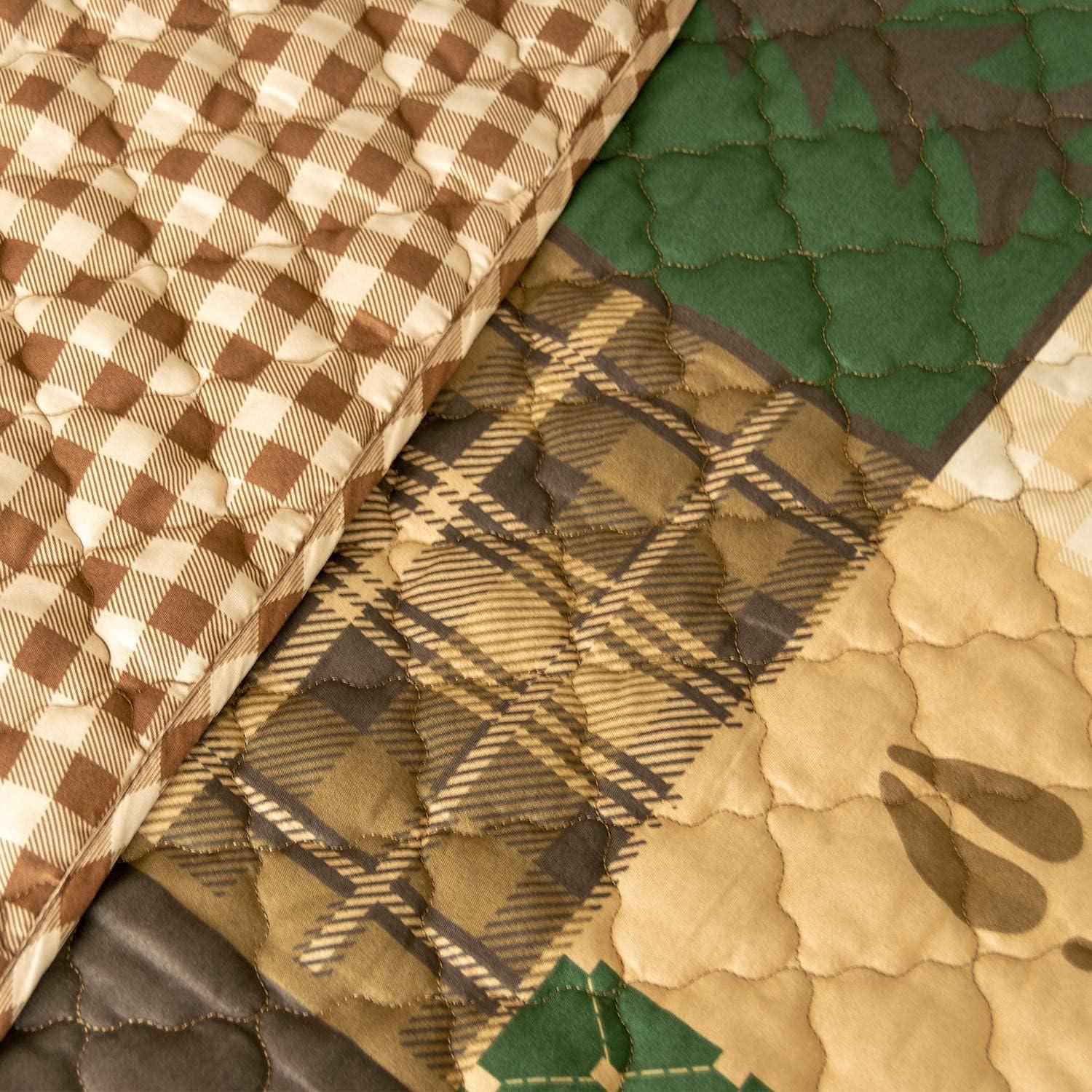 Green Forest Lodge-Themed Reversible Microfiber Quilt Set with Shams