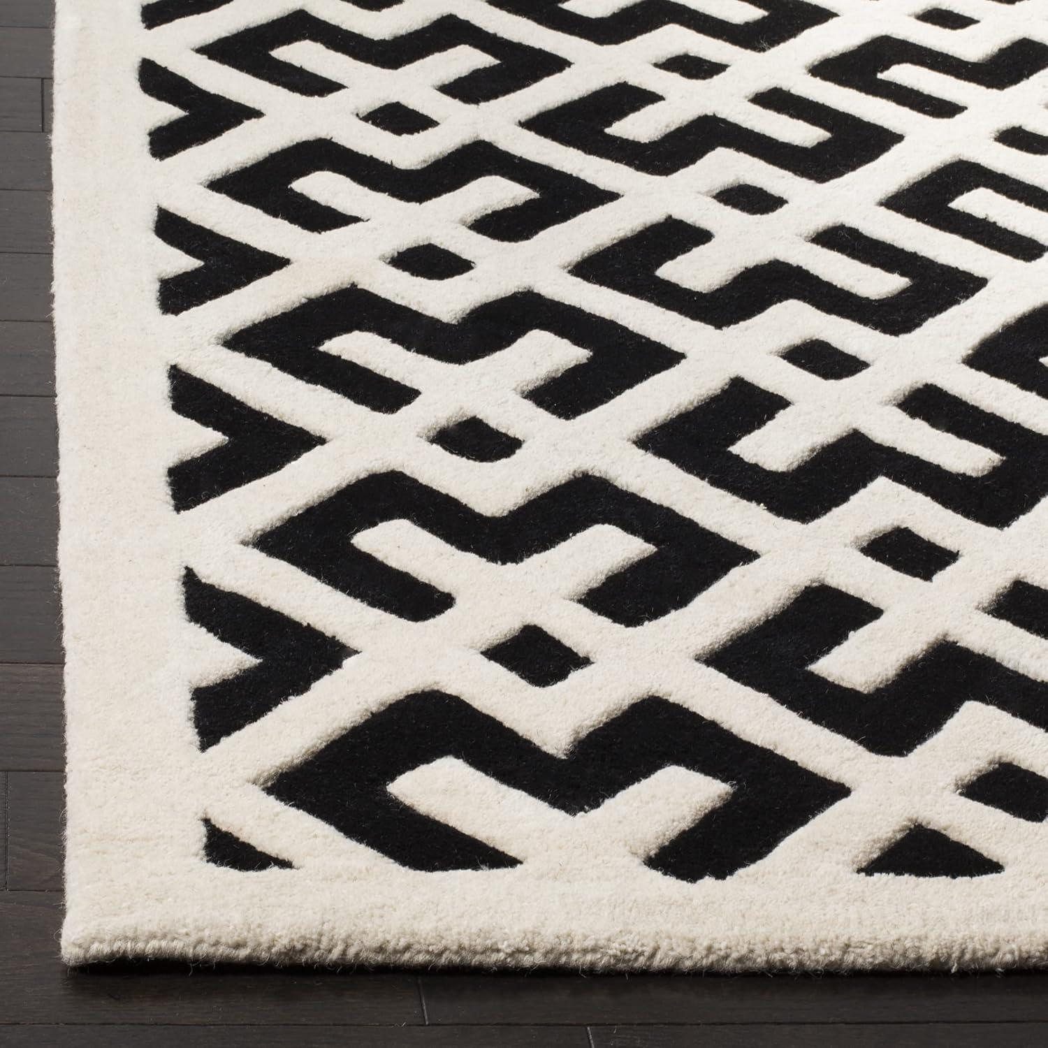 SAFAVIEH Chatham CHT719K Handmade Black / Ivory Rug
