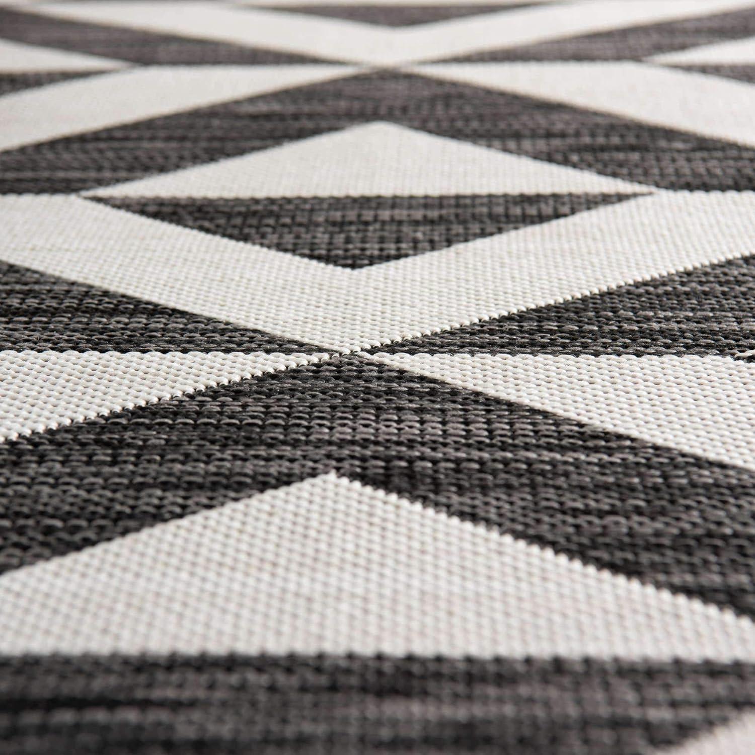 Jill Zarin 4' 0 x 4' 0 Round Indoor/Outdoor Charcoal Gray Area Rug