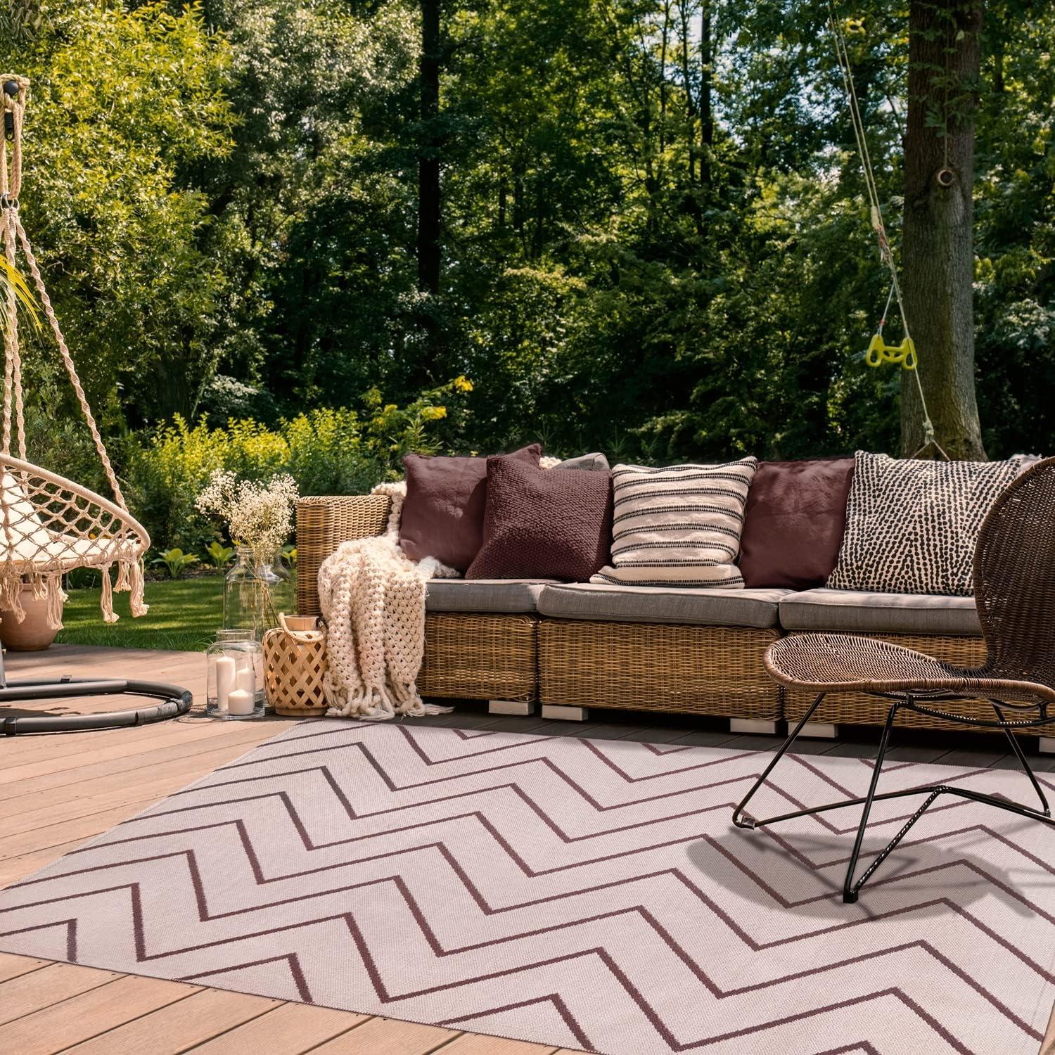Kent Modern Chevron Zig-Zag Indoor/ Outdoor Area Rug By Haus & Home Beige