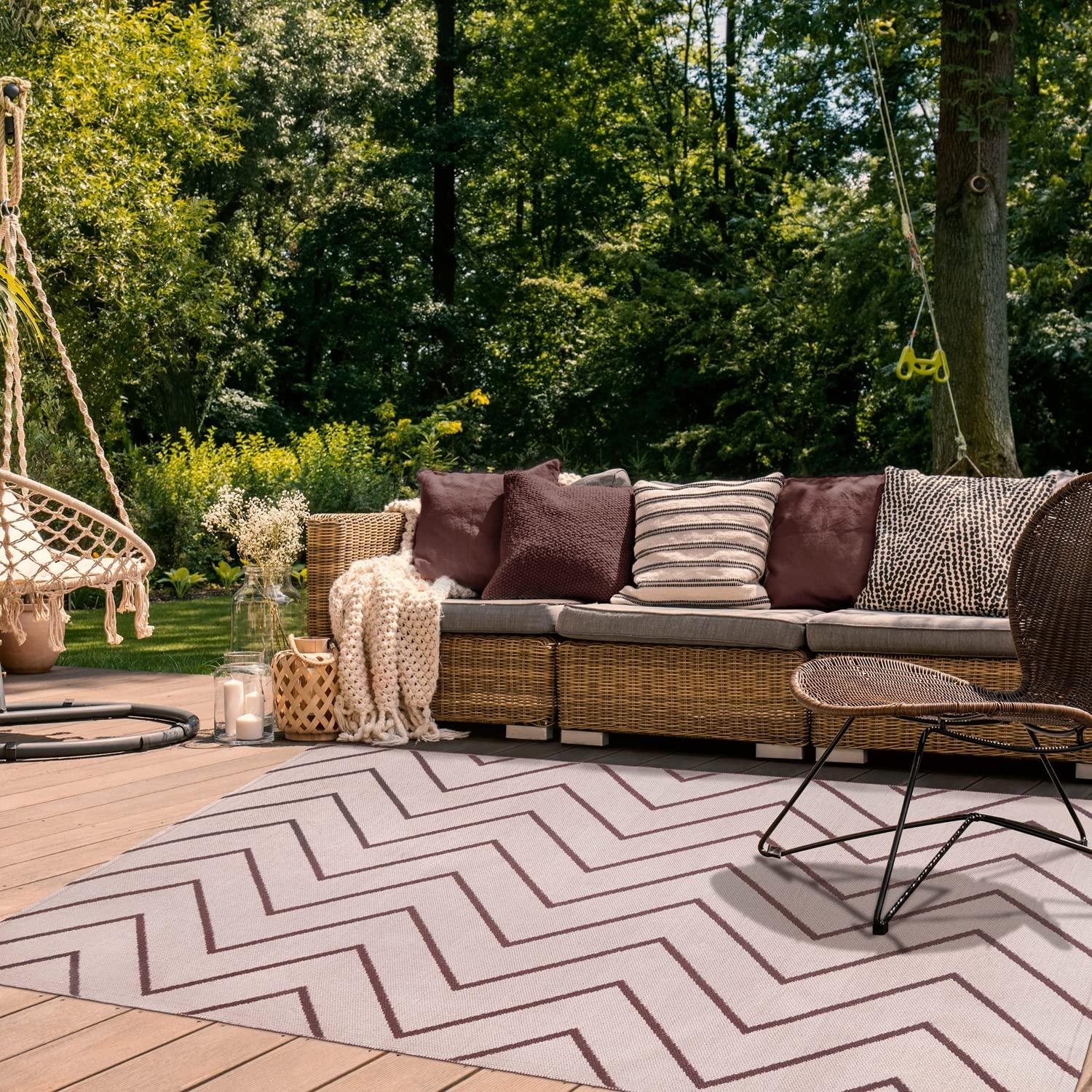 Kent Modern Chevron Zig-Zag Indoor/ Outdoor Area Rug By Haus & Home Beige