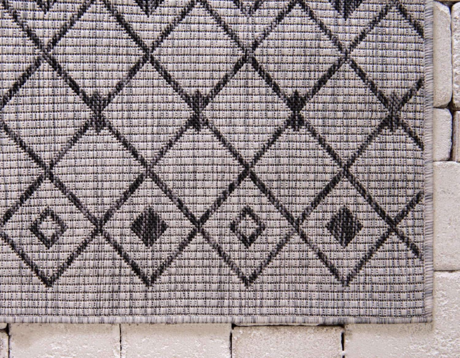 Unique Loom 5' 1 x 8' 0 Rectangle Indoor/Outdoor Trellis Gray Area Rug