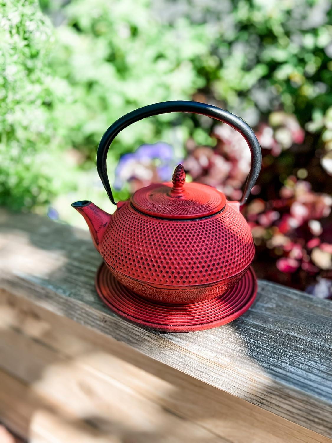 Frieling JA "Arare" CAST IRON TEAPOT 40.5 fl. oz. Red with trivet