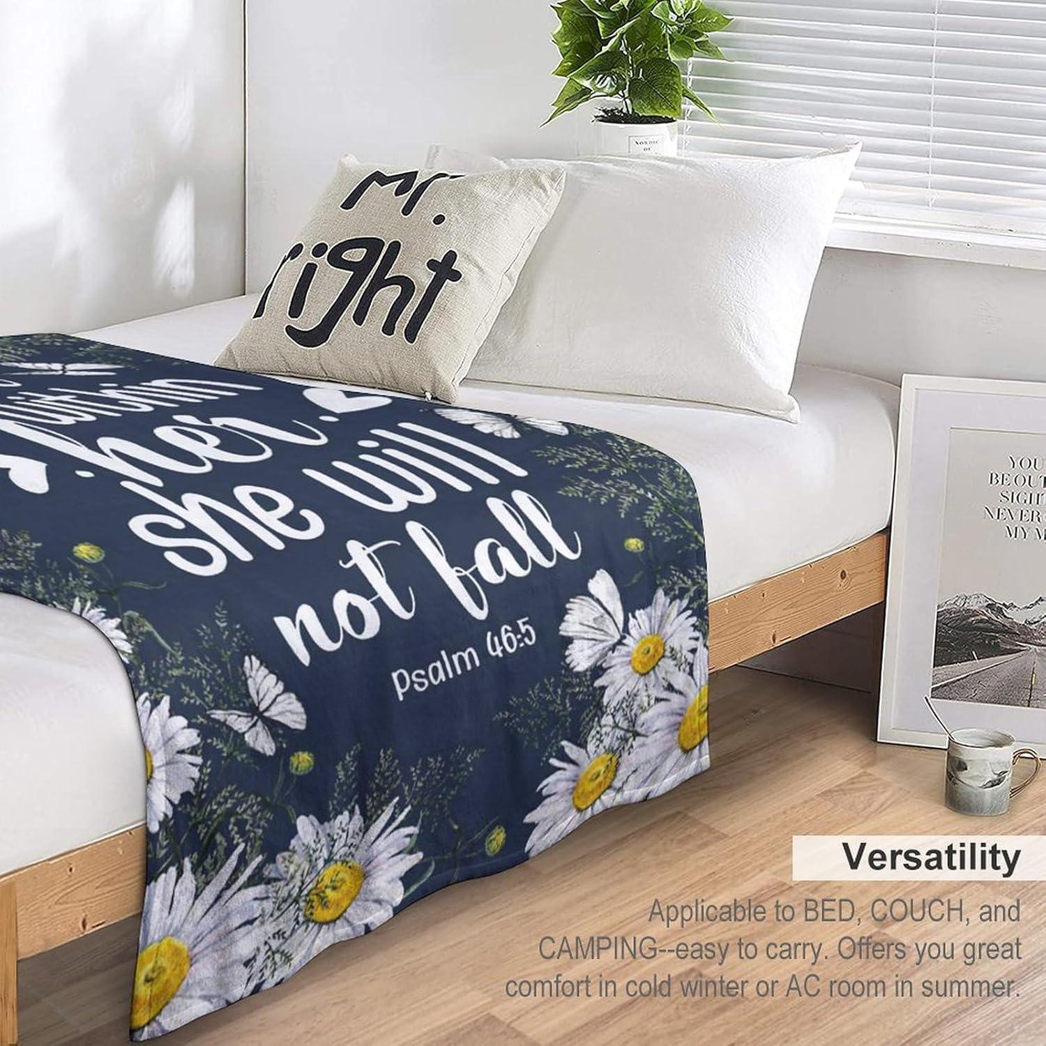 Soccer Blanket Soccer Ball Decor Throw Blanket Football Blanket Gifts for Girls Boys Soccer Lover Winter Bedding Super Warm Soft Plush Lightweight Fleece Flannel Blanket for Kids Men Women 50"X40"