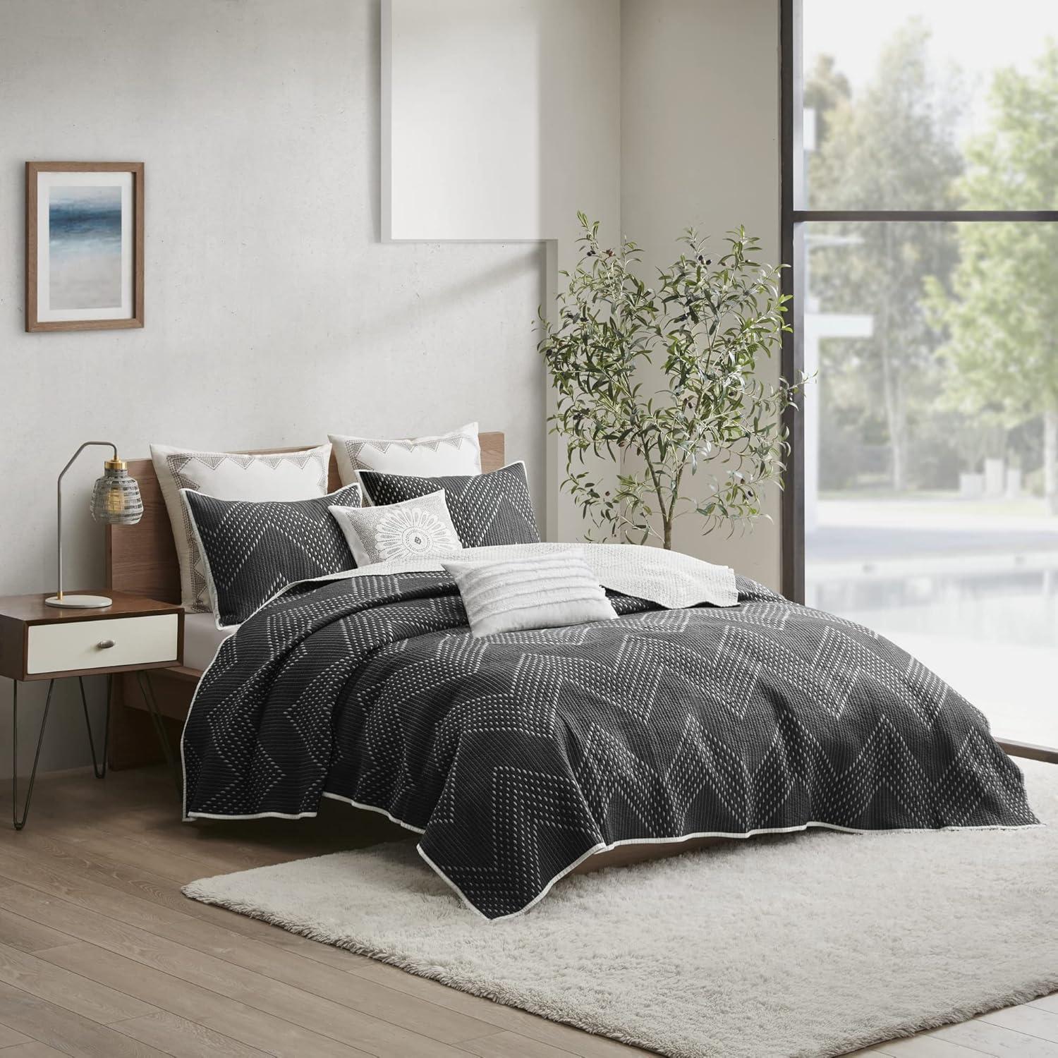 INK+IVY Pomona 3 Piece Embroidered Cotton Quilt Set