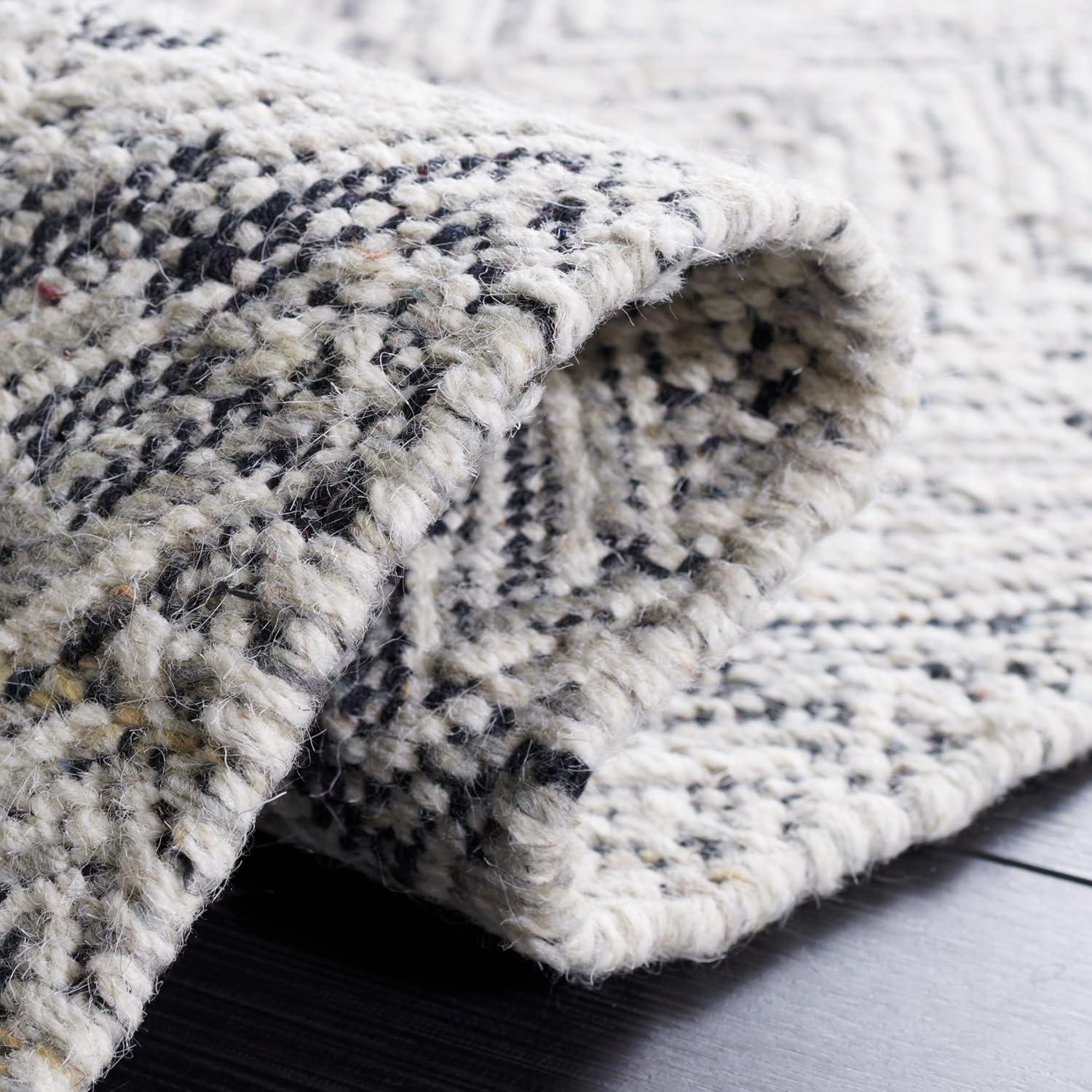 Kilim KLM401 Hand Woven Runner Rug - Grey/Beige - 2'3"x7' - Safavieh