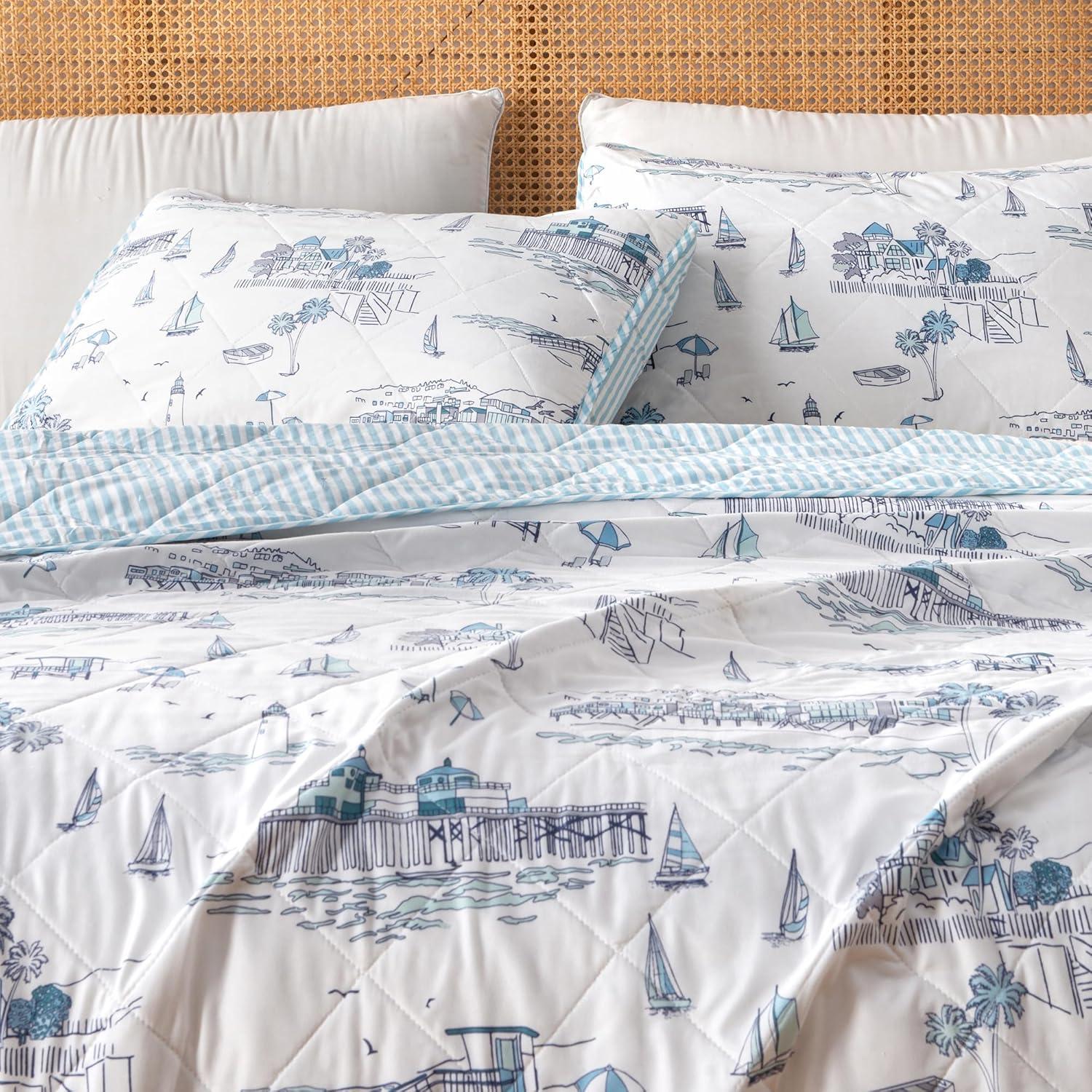 Great Bay Home Coastal Toile Reversible Reversible Quilt Set With Shams  (Full / Queen, Cape Elizabeth)