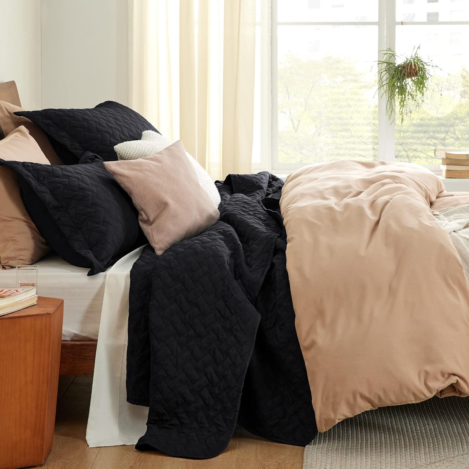 King Black Microfiber Quilt Set with Pillow Shams