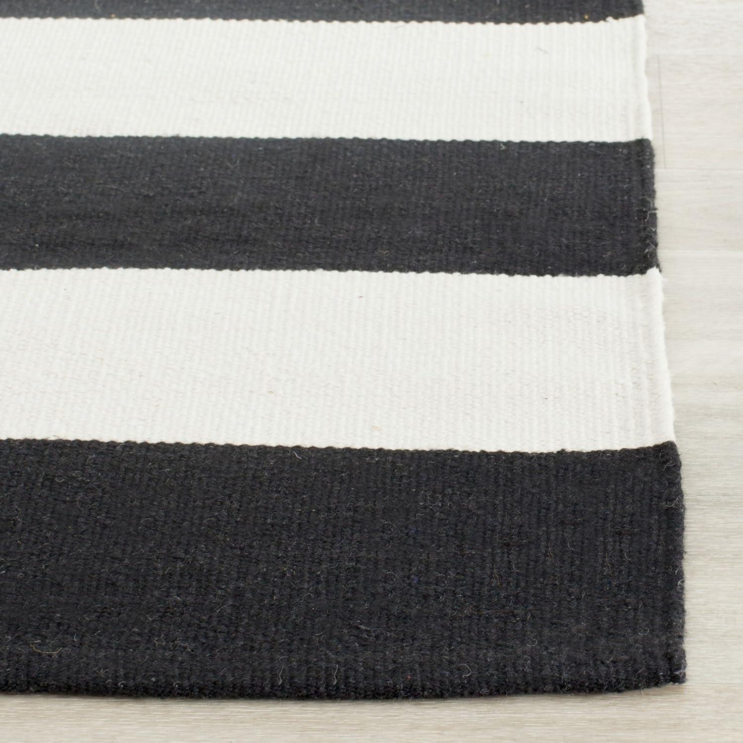 Montauk MTK712 Hand Woven Indoor Accent Rug - Black/Ivory - 4' Round - Safavieh