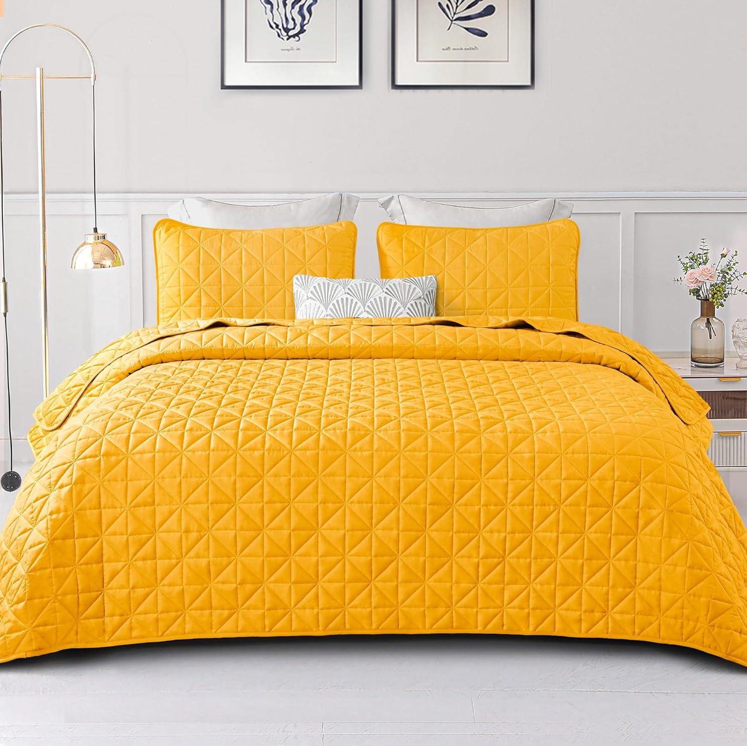 Exclusivo Mezcla Bed Quilt Set Queen Size for All Seasons, Stitched Pattern Quilted Bedspread/ Bedding Set/ Coverlet with 2 Pillow shams, Lightweight and Soft, Yellow