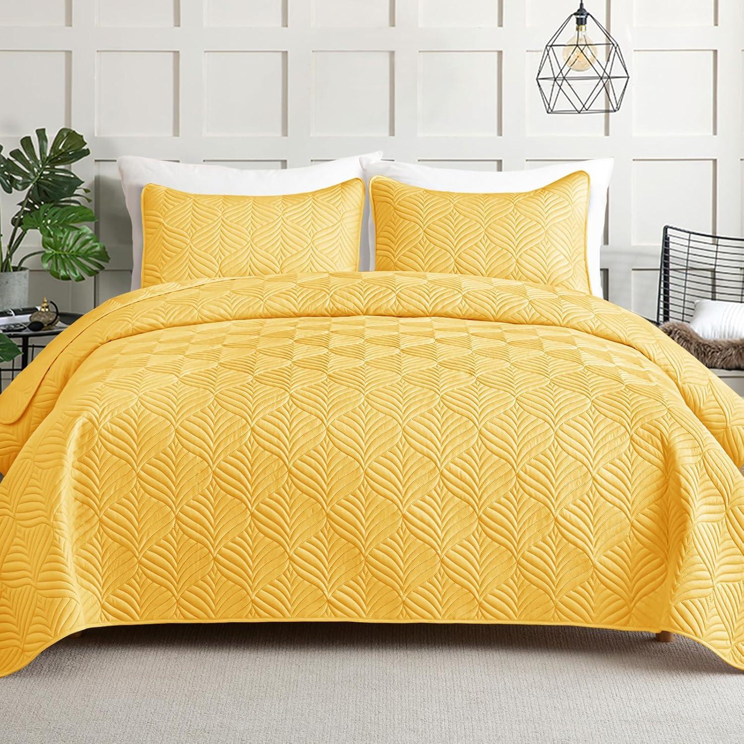 Whale Flotilla Microfiber Queen Size (96x90 inches) Quilt Set Lightweight Ultrasonic Quilted Bedspreads Coverlets Set with Classic Pattern, Yellow, 3 Piece (1 Quilt, 2 Pillow Shams)